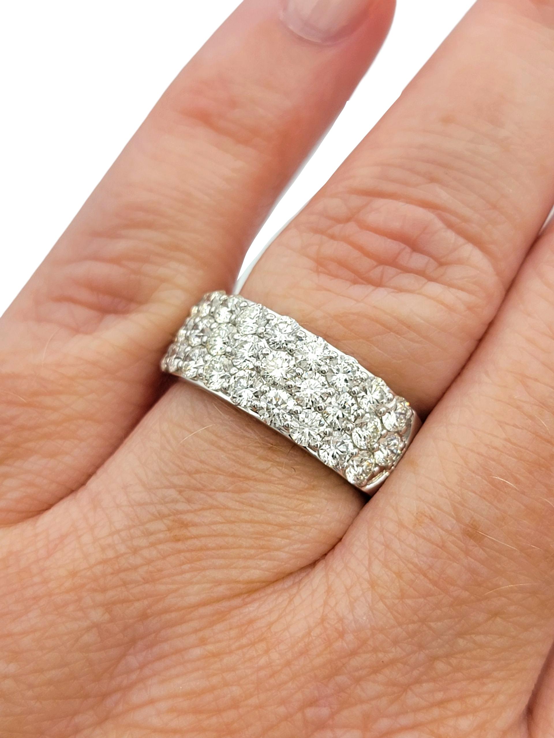Dreireihiger runder Brillant-Diamantring aus poliertem 14 Karat Weißgold im Angebot 5