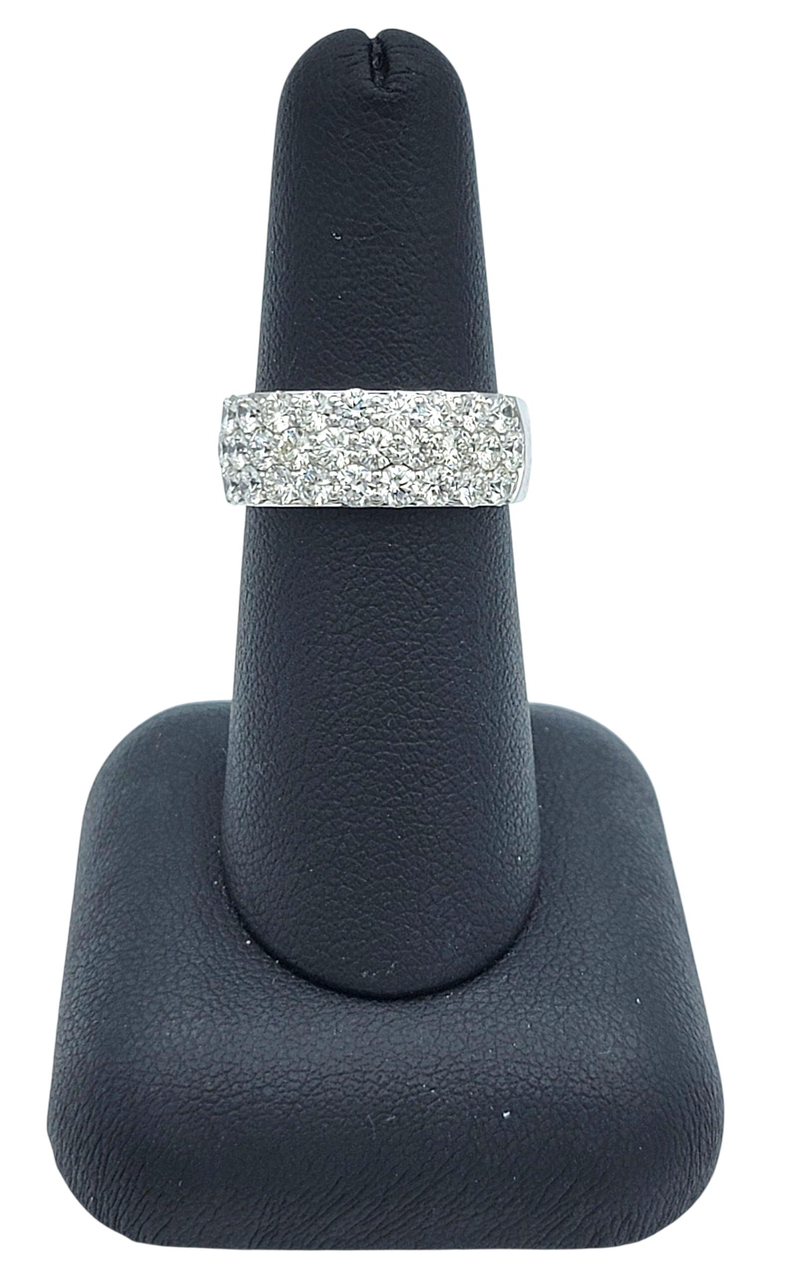 Dreireihiger runder Brillant-Diamantring aus poliertem 14 Karat Weißgold im Angebot 6