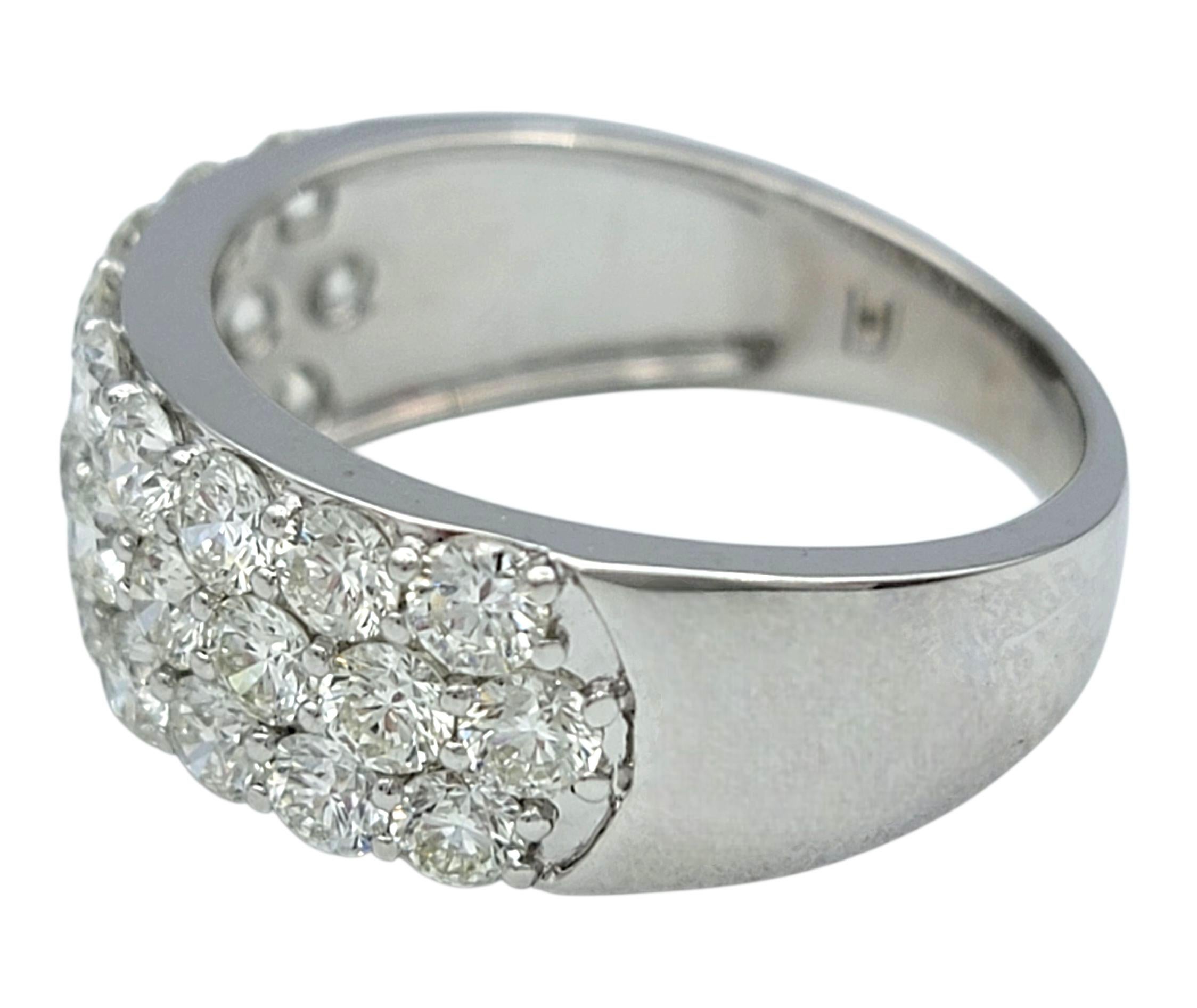 Dreireihiger runder Brillant-Diamantring aus poliertem 14 Karat Weißgold Damen im Angebot