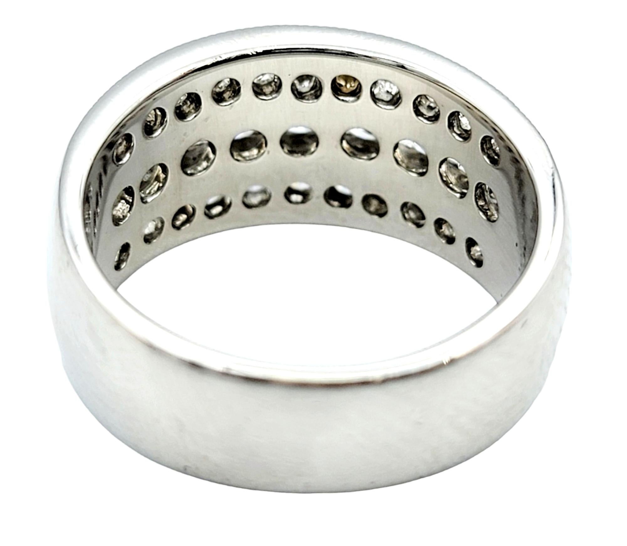 Dreireihiger runder Brillant-Diamant-Halb-Eternity-Ring mit Maserung 14 Karat Gold im Zustand „Gut“ im Angebot in Scottsdale, AZ