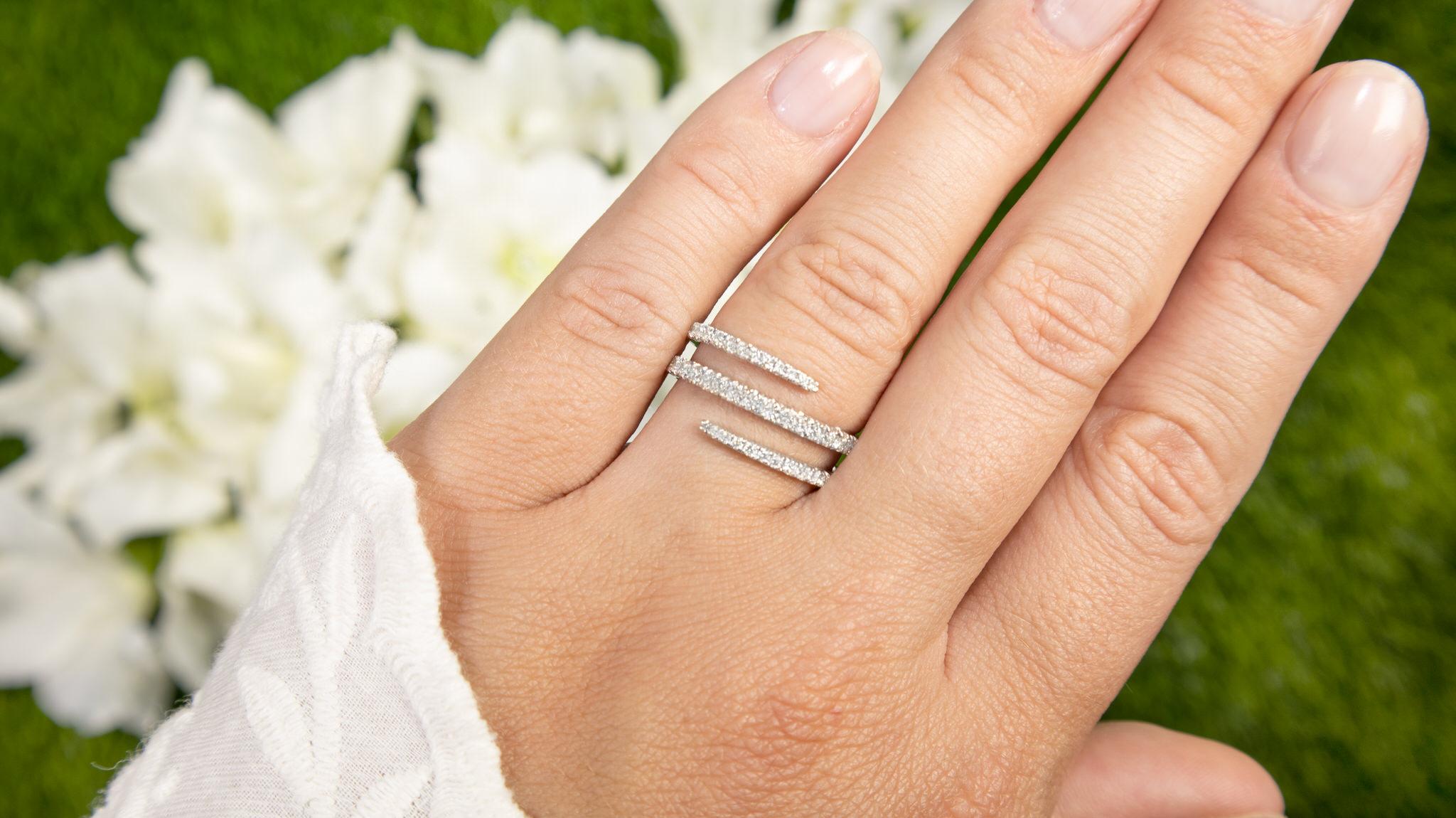 Dreireihiger runder Diamant-Cocktailring (Zeitgenössisch) im Angebot