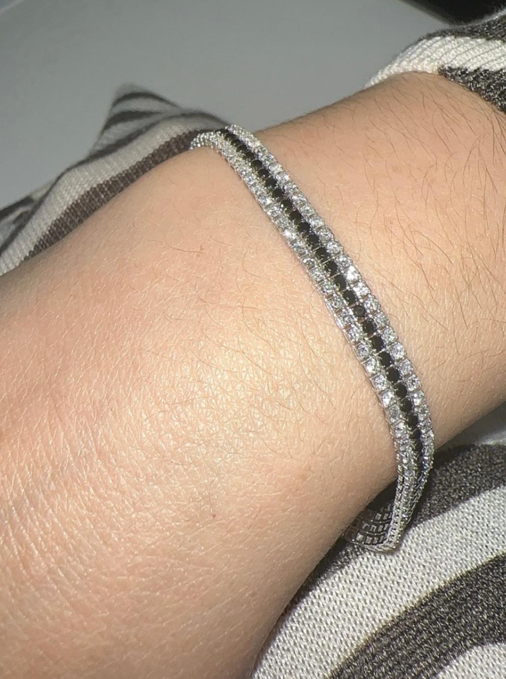Contemporaneo Bracciali tennis a tre file con diamanti bianchi e neri in vendita