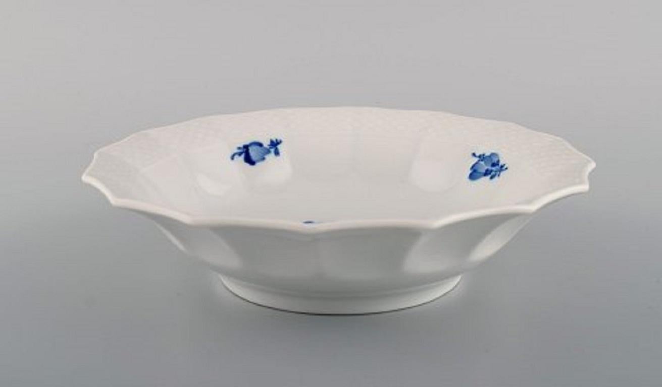 Three Royal Copenhagen blue flower bowls / dishes. 1960s.
Largest measures: 20 x 5 cm.
In excellent condition.
Stamped.
2nd factory quality.