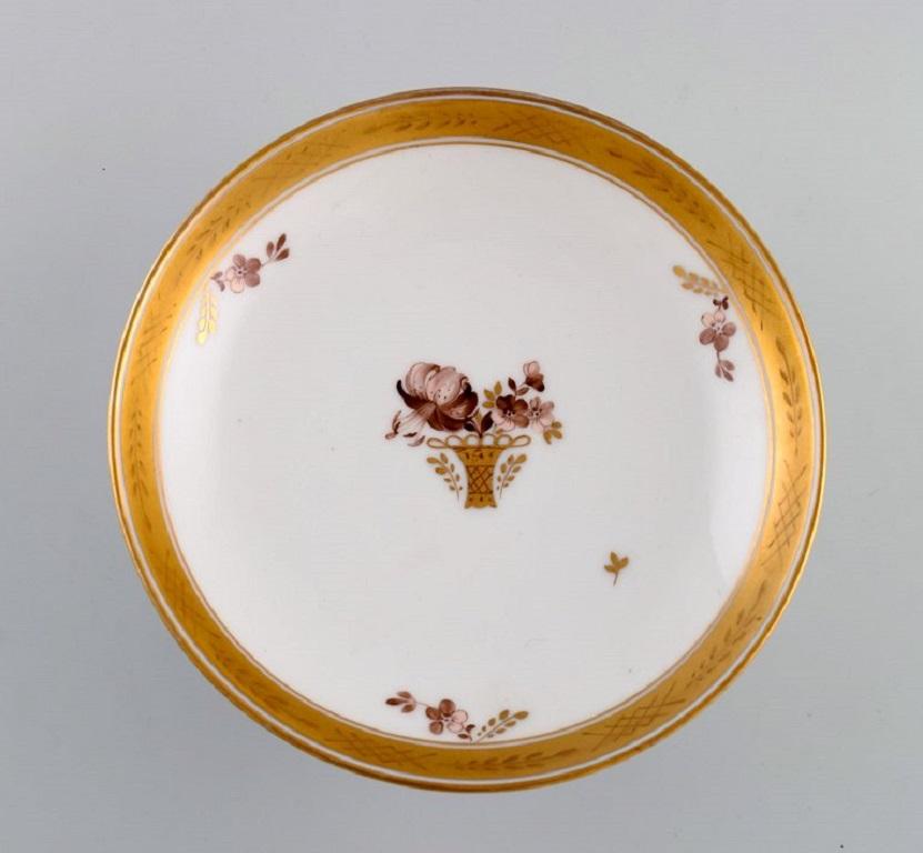 Drei königliche Kopenhagener Goldene Körbe aus Porzellan mit Blumen (Handbemalt) im Angebot