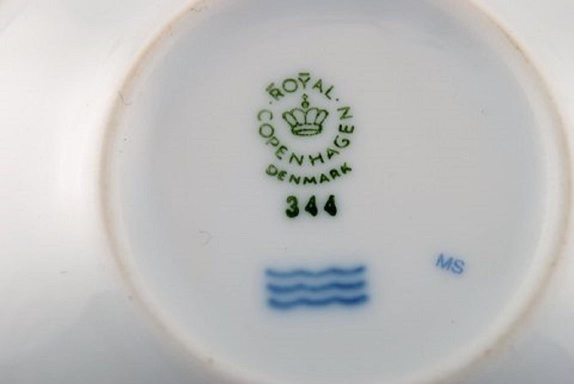 Drei graue Magnolienschalen von Royal Copenhagen aus Porzellan, Ende des 20. im Angebot 1