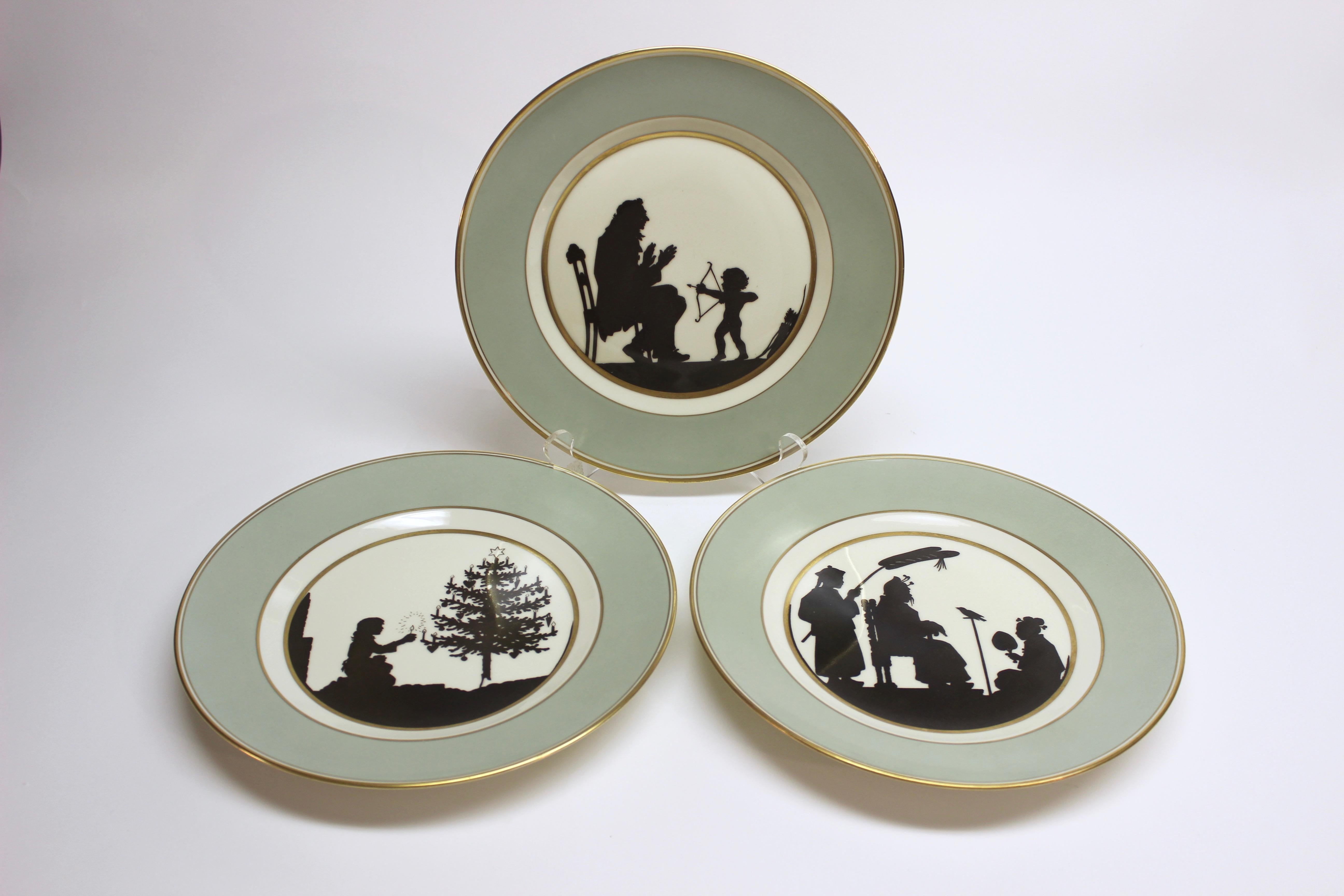 Trois assiettes de contes de fées Hans Christian Andersen de Royal Copenhagen.