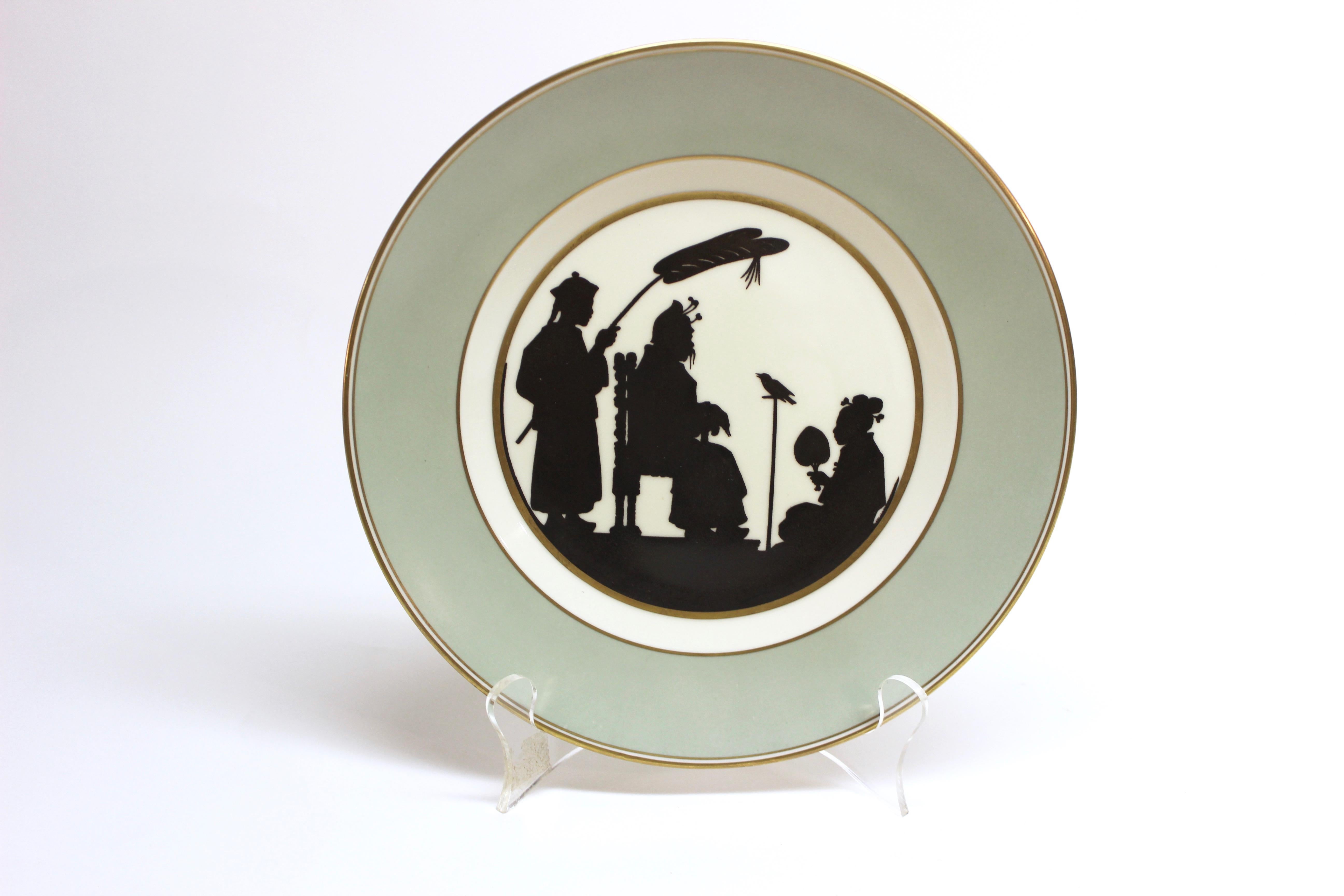 20ième siècle Trois assiettes à silhouette « Fairy Tale » de Hans Christian Andersen pour Royal Copenhagen en vente