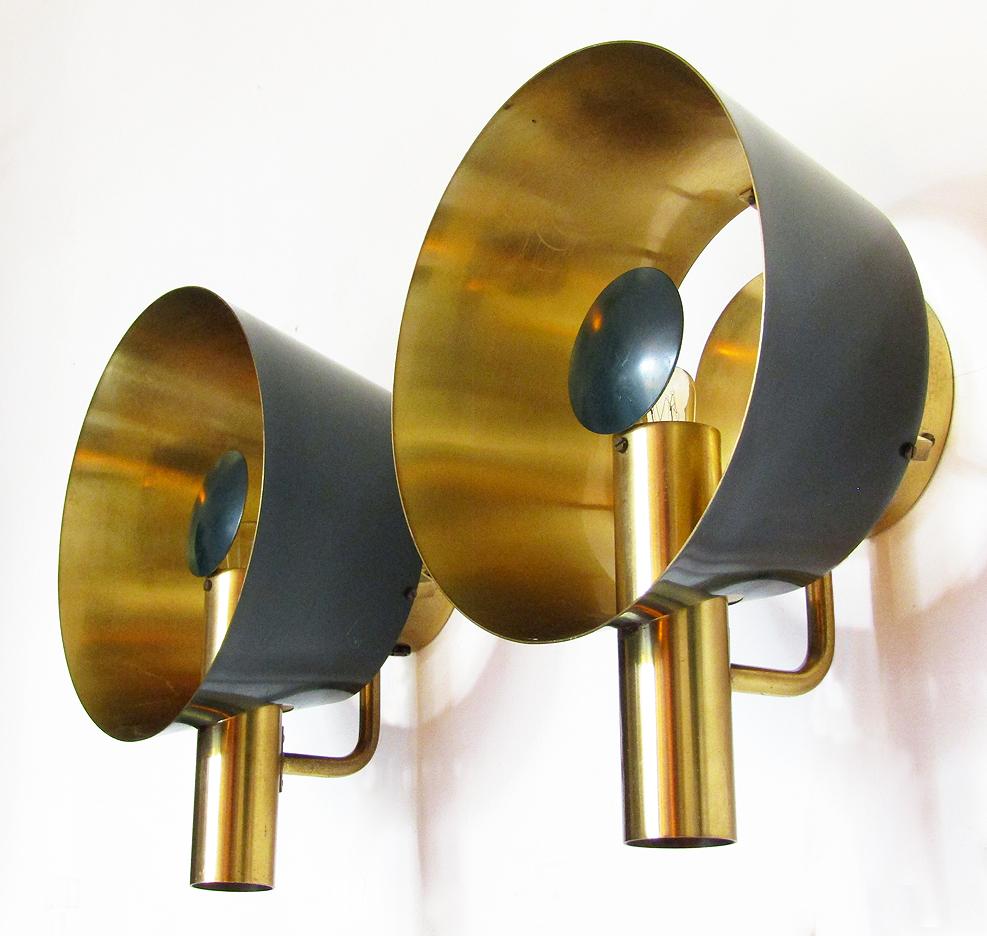 Three Sculptural Danish Wall Lights in Brass and Racing Green by Lyfa For Sale 5