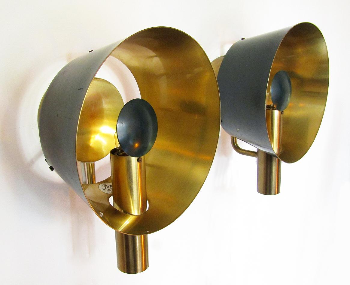 Three Sculptural Danish Wall Lights in Brass and Racing Green by Lyfa For Sale 6