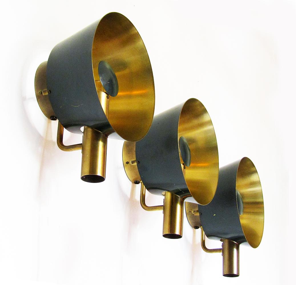 Three Sculptural Danish Wall Lights in Brass and Racing Green by Lyfa For Sale 2