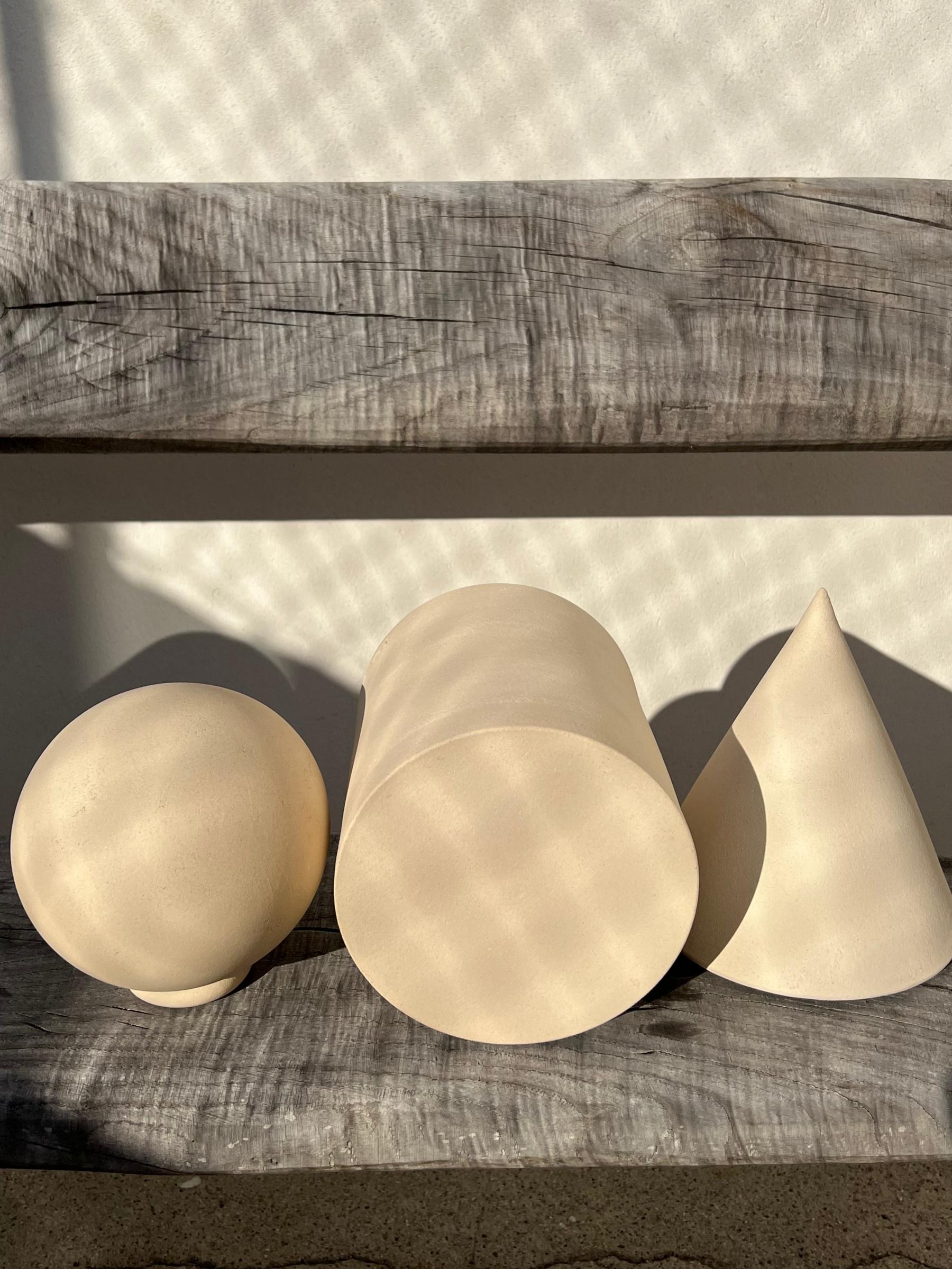 Tre oggetti scultorei 'Cubismo', Man Ray, ceramica grezza bianca in vendita 4