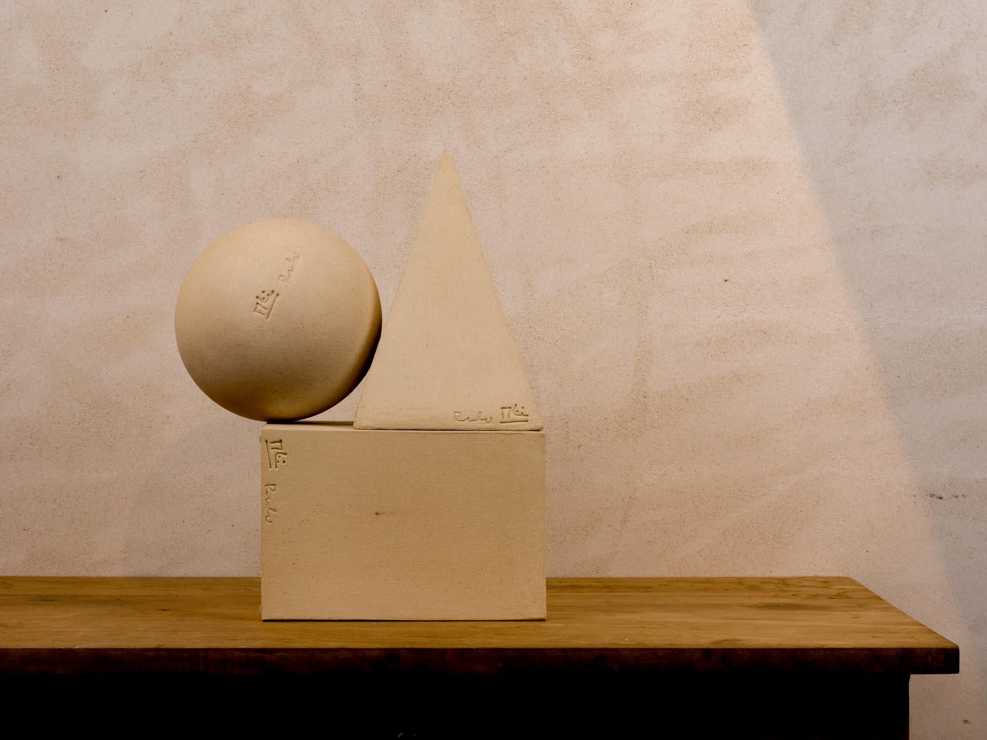 Spagnolo Tre oggetti scultorei 'Cubismo', Man Ray, ceramica grezza bianca in vendita