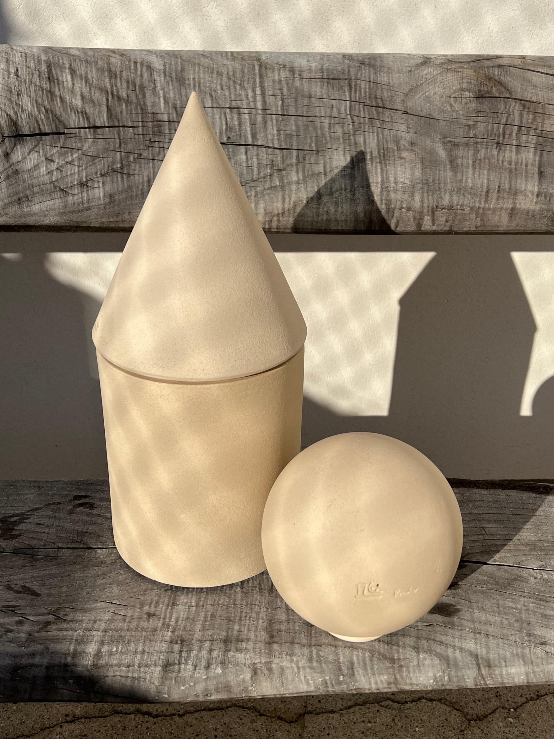 Tre oggetti scultorei 'Cubismo', Man Ray, ceramica grezza bianca in vendita 1