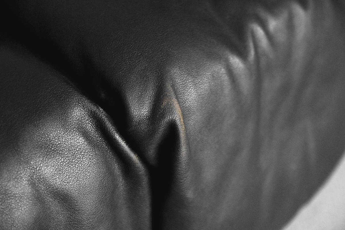 Three-Seat Black Leather Swiss Sofa by De Sede, 1980s 5