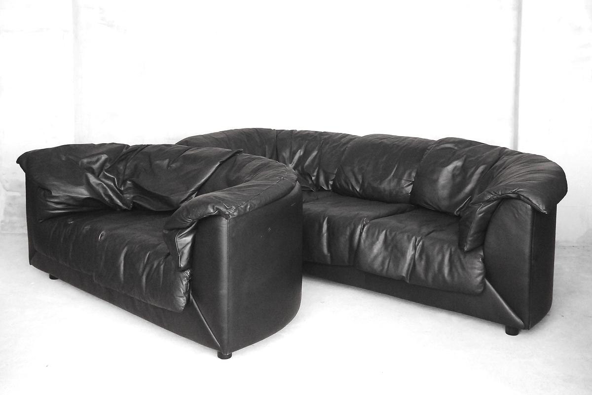 Three-Seat Black Leather Swiss Sofa by De Sede, 1980s 14