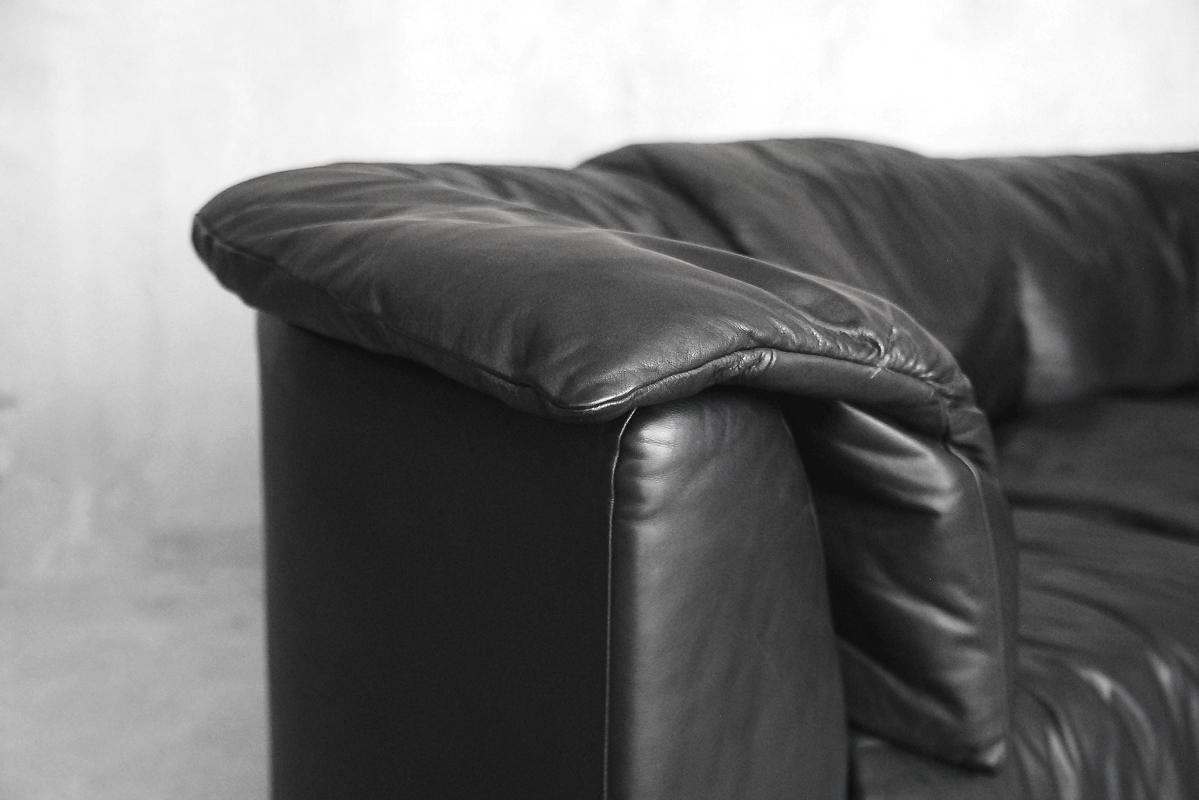 Three-Seat Black Leather Swiss Sofa by De Sede, 1980s 3