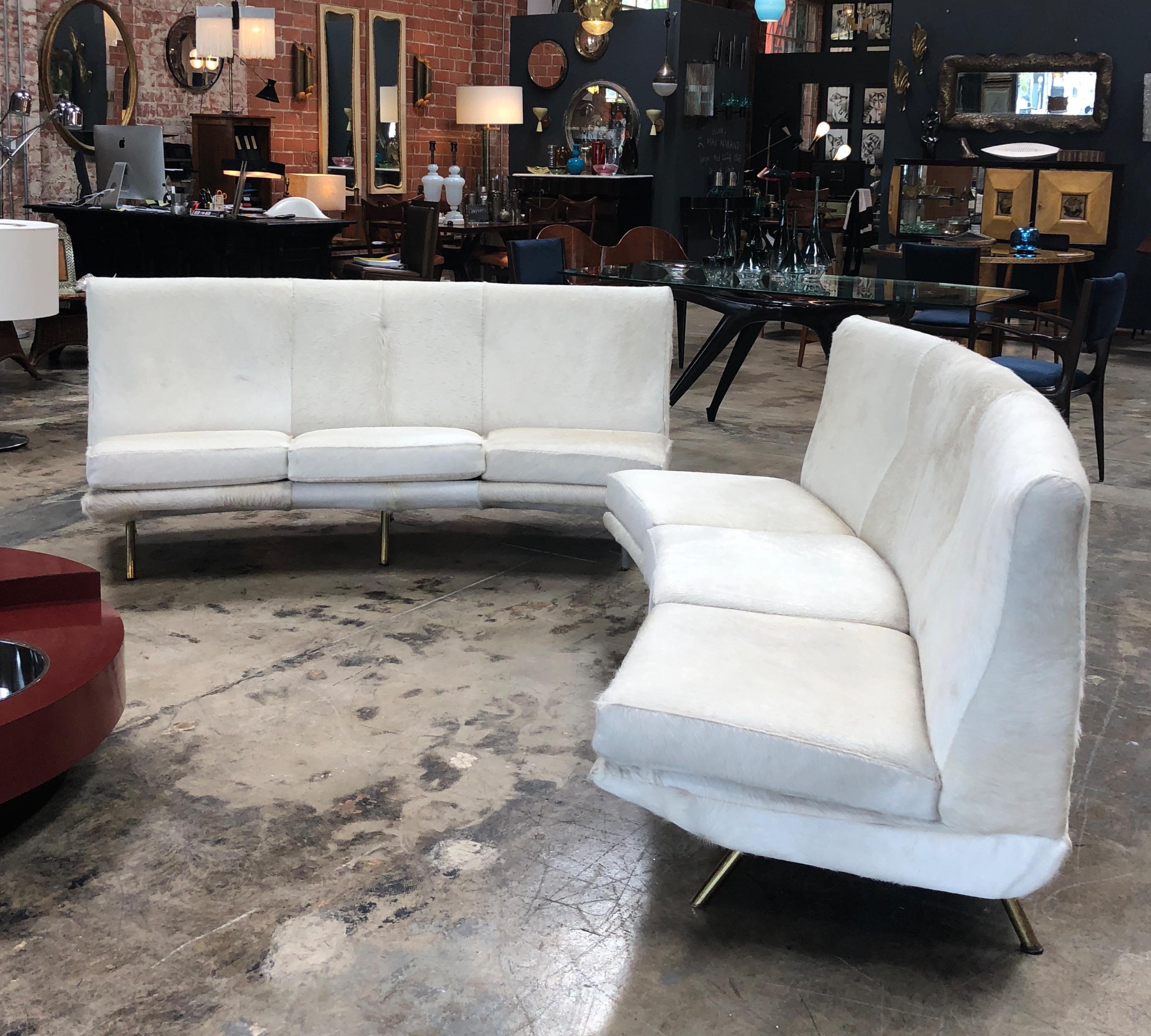 Designer: Marco Zanuso, for Arflex, Italy, 1950s
Elegant Italian three-seat curved sofas, six golden legs, metal structure and seat covered by original white leather fabric.
Early and rare production.
 