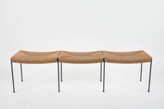 Handgeflochtene Binsenbank mit drei Sitzplätzen und doppelter Schiene