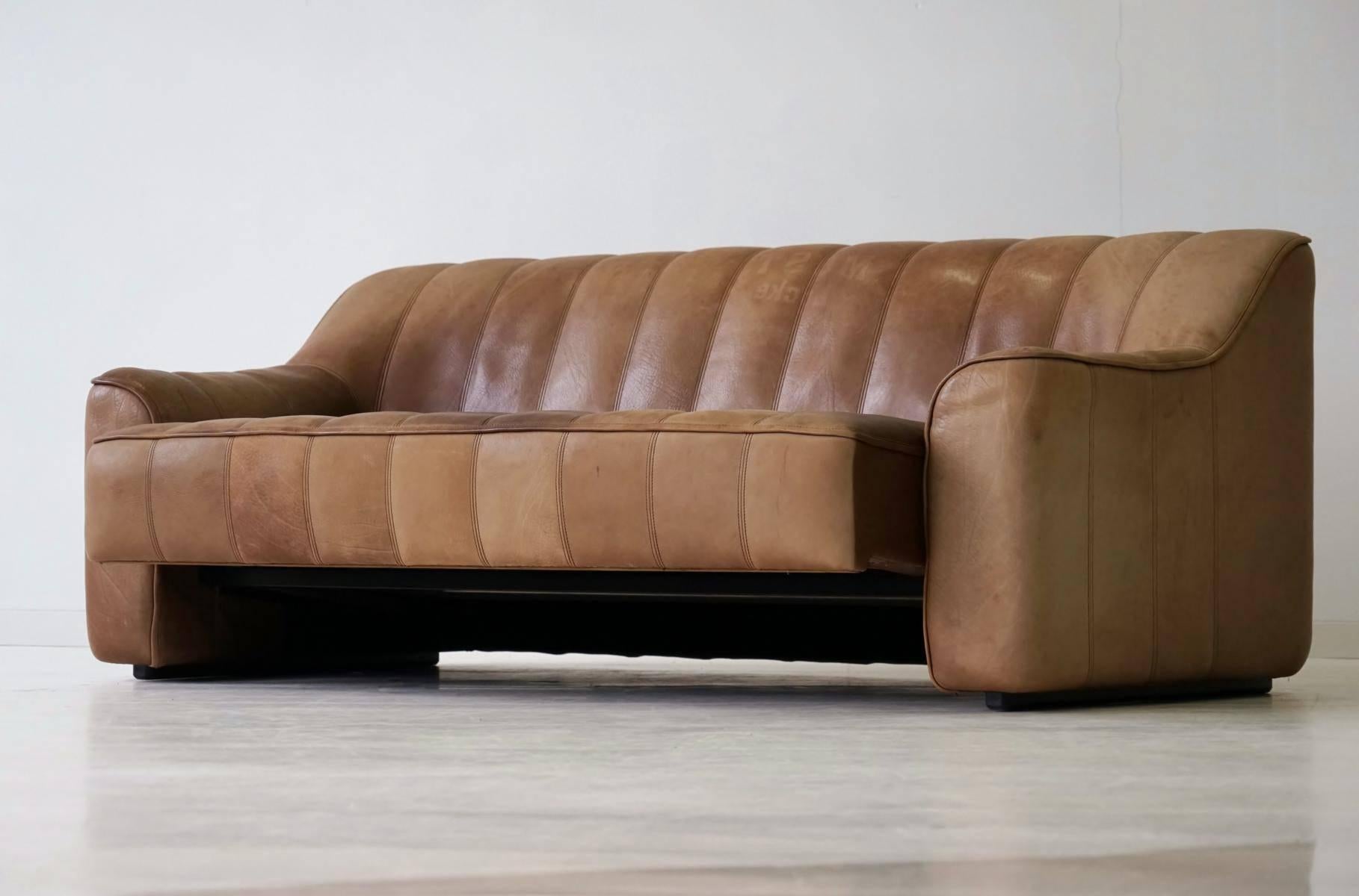 Three-Seat DS 44 Sofa by De Sede Neck Leather Extendable Seat In Good Condition In Telgte, DE