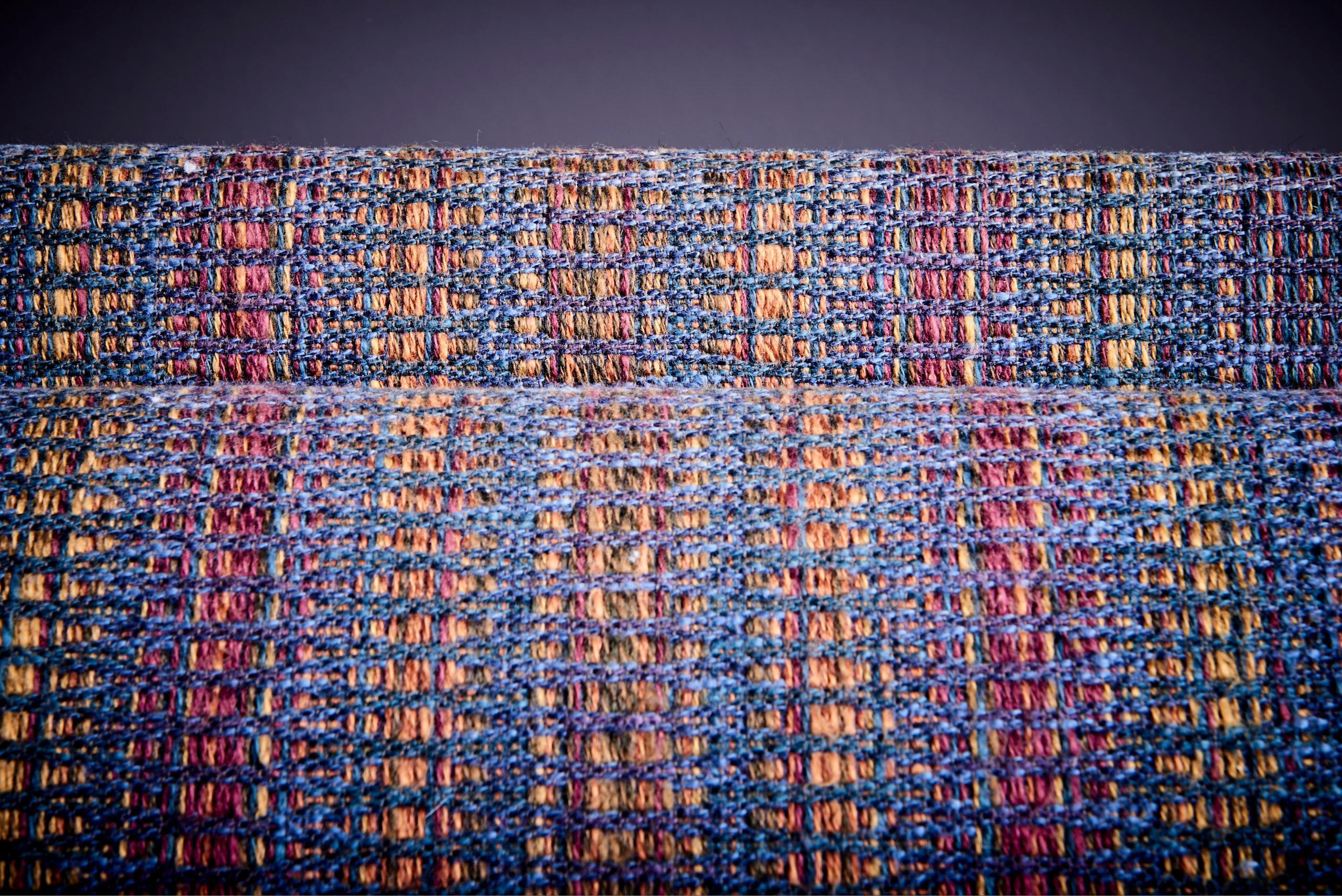Three-Seat Jens Risom Sofa for Risom Design Inc multicolored fabric with stripes In Good Condition For Sale In Berlin, DE