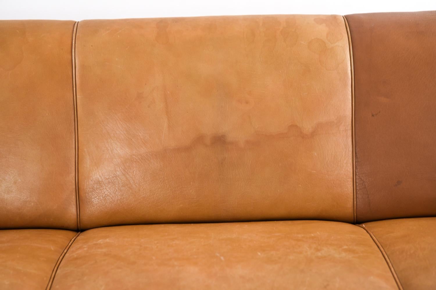 Three-Seat Leather and Mahogany Sofa by Frits Henningsen, 1930s In Good Condition In Norwalk, CT