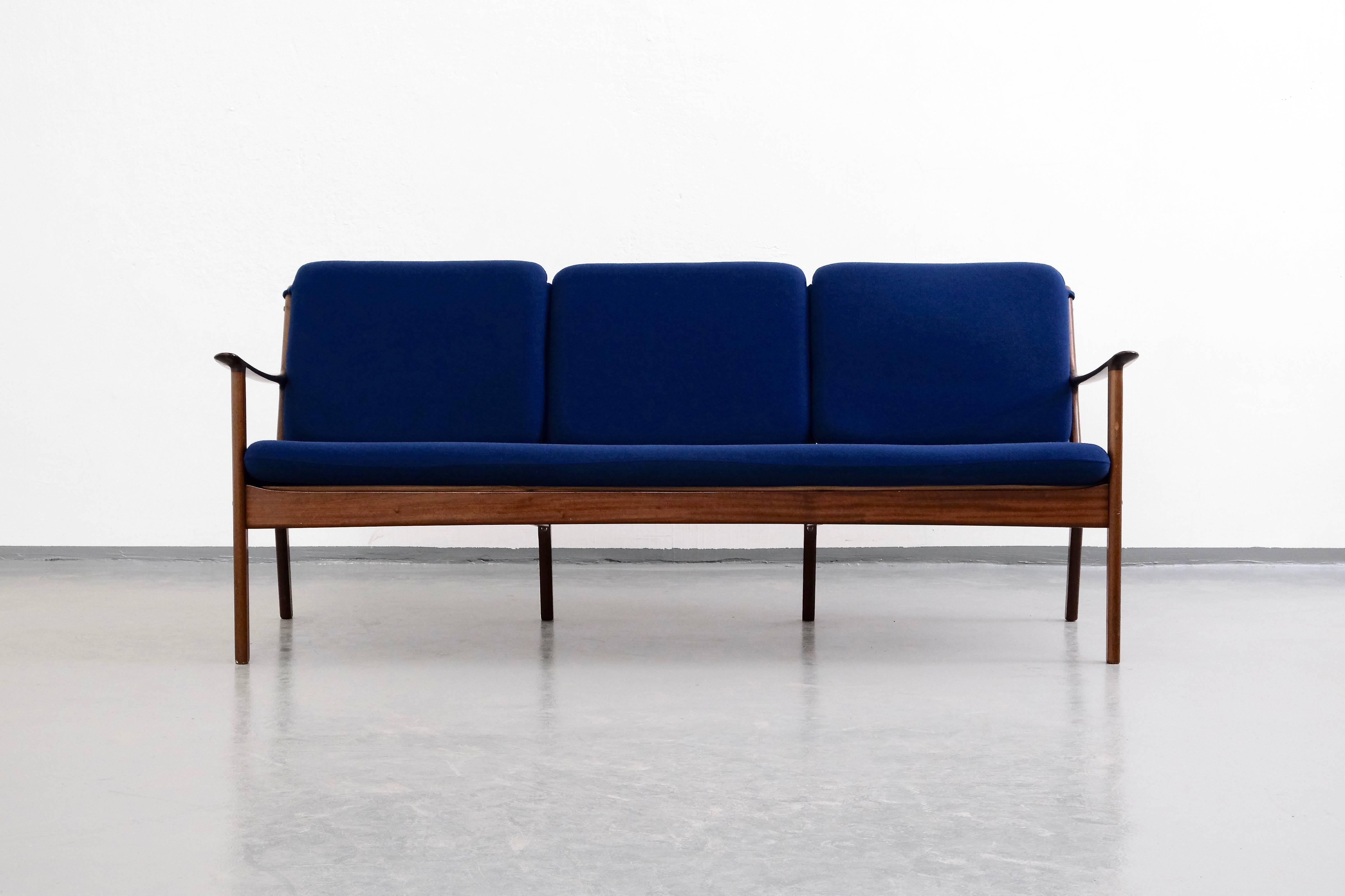 Lovely three-seat sofa in mahogany and original blue wool upholstery. Designed by Ole Wanscher and manufactured by P. Jeppesens Møbelfabrik, Denmark, 1960s.

 
