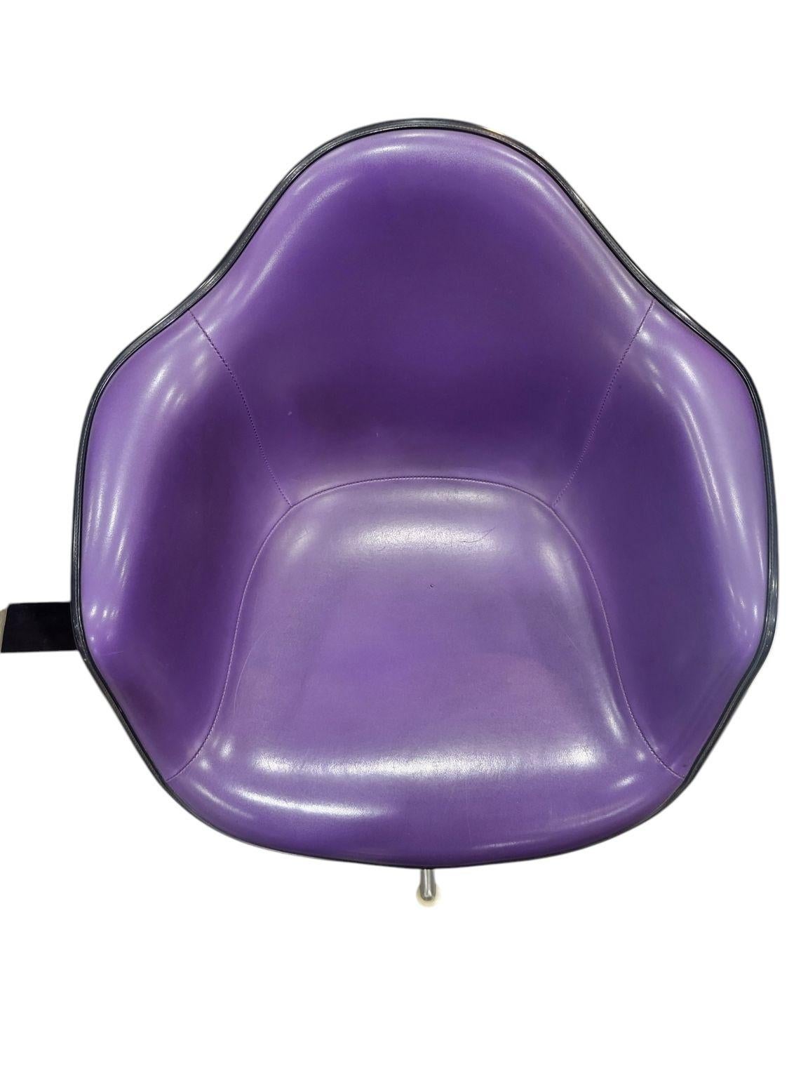 Sofá en tándem de tres plazas Shell De Charles and Ray Eames para Herman Miller C.1974 en venta 6