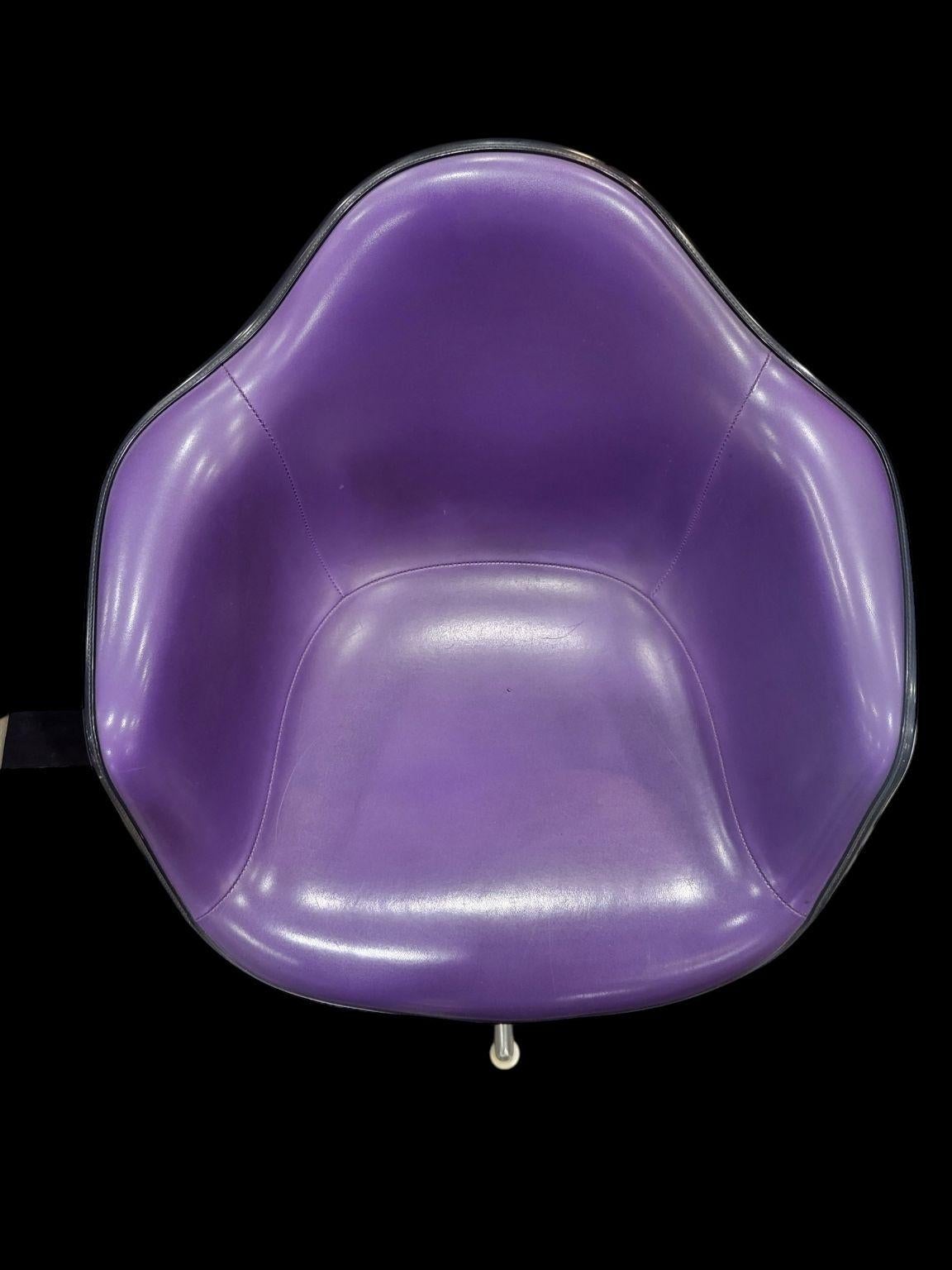 Sofá en tándem de tres plazas Shell De Charles and Ray Eames para Herman Miller C.1974 en venta 7