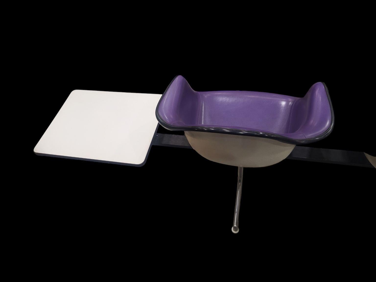 Sofá en tándem de tres plazas Shell De Charles and Ray Eames para Herman Miller C.1974 en venta 1