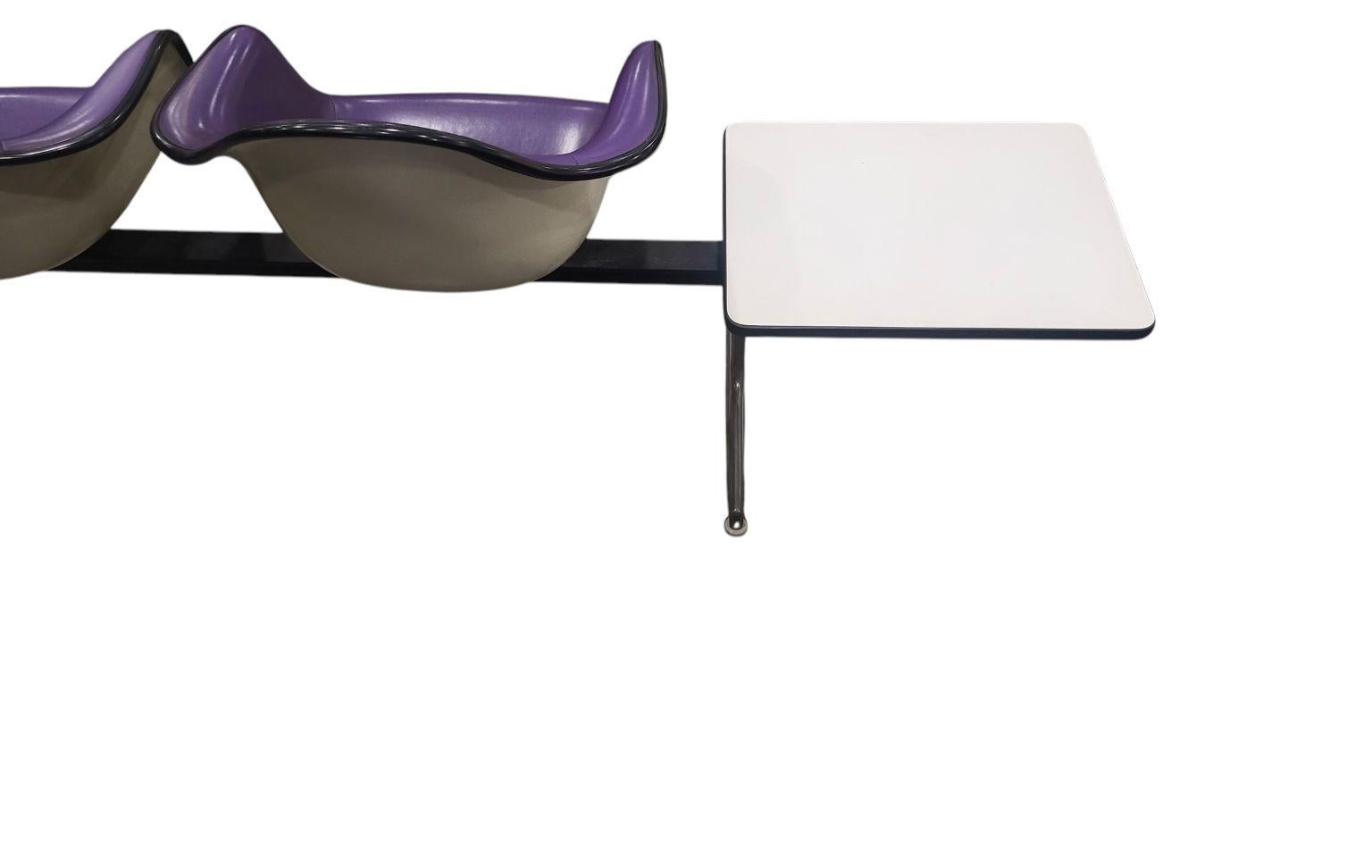 Sofá en tándem de tres plazas Shell De Charles and Ray Eames para Herman Miller C.1974 en venta 2