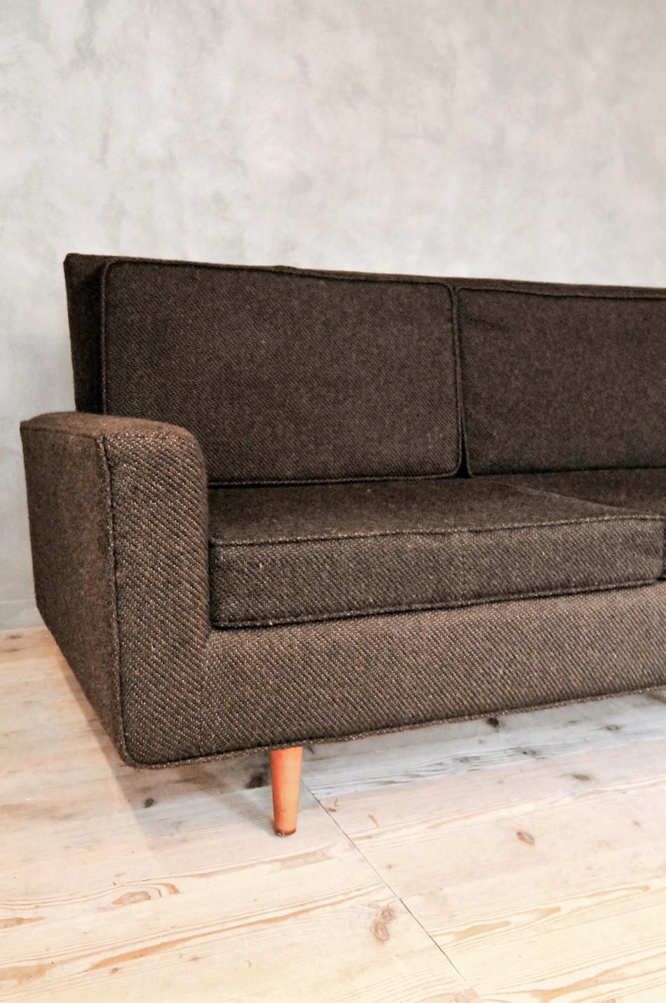 This iconic sofa is one of the first designs by Florence Knoll, created in 1947. It has a simple line and is considered one of the most comfortable models of the designer. It comes from first hand, was always very well-kept and reupholstered with