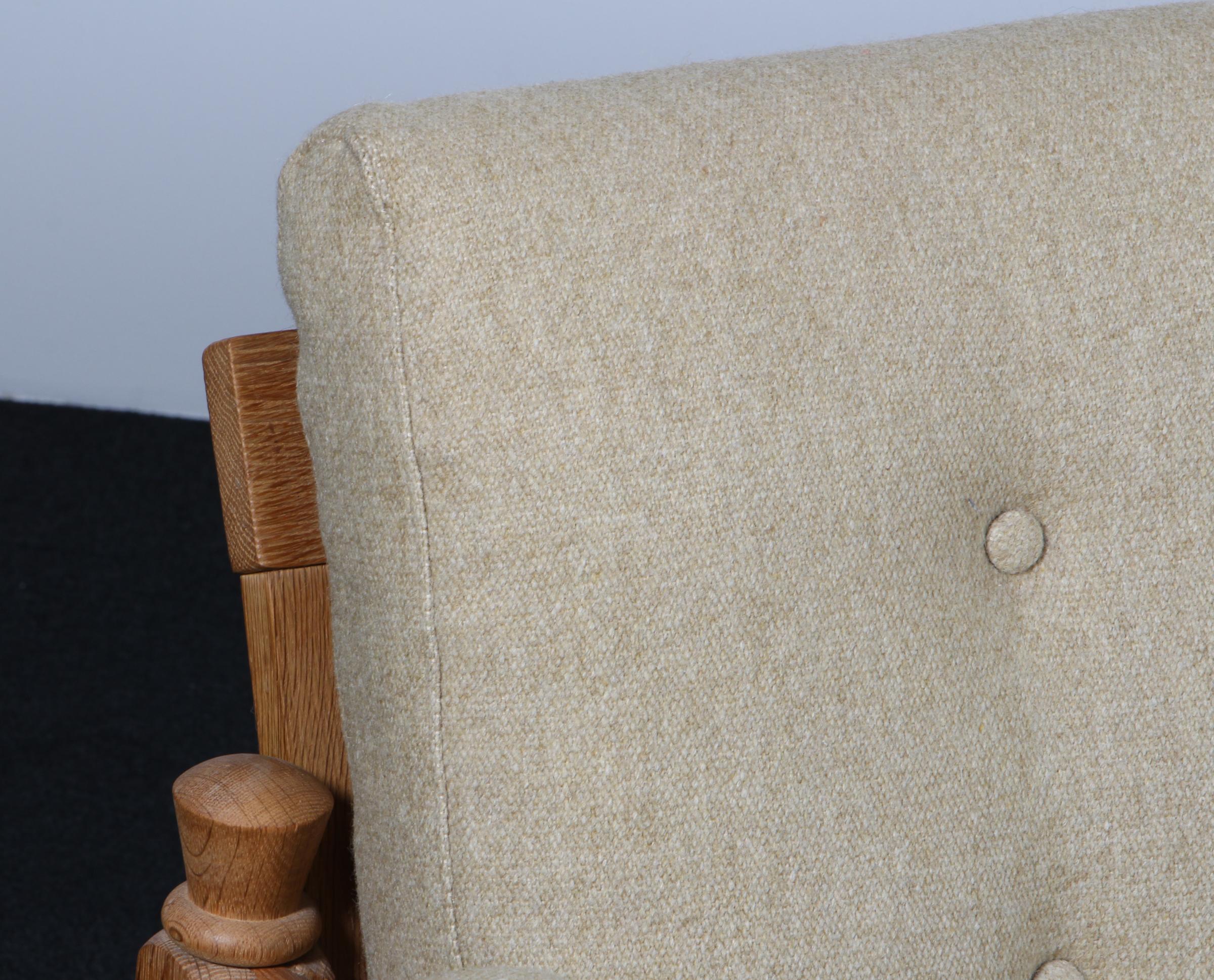 Dreisitziges sofa by Henning Kjærnulf (Skandinavische Moderne) im Angebot