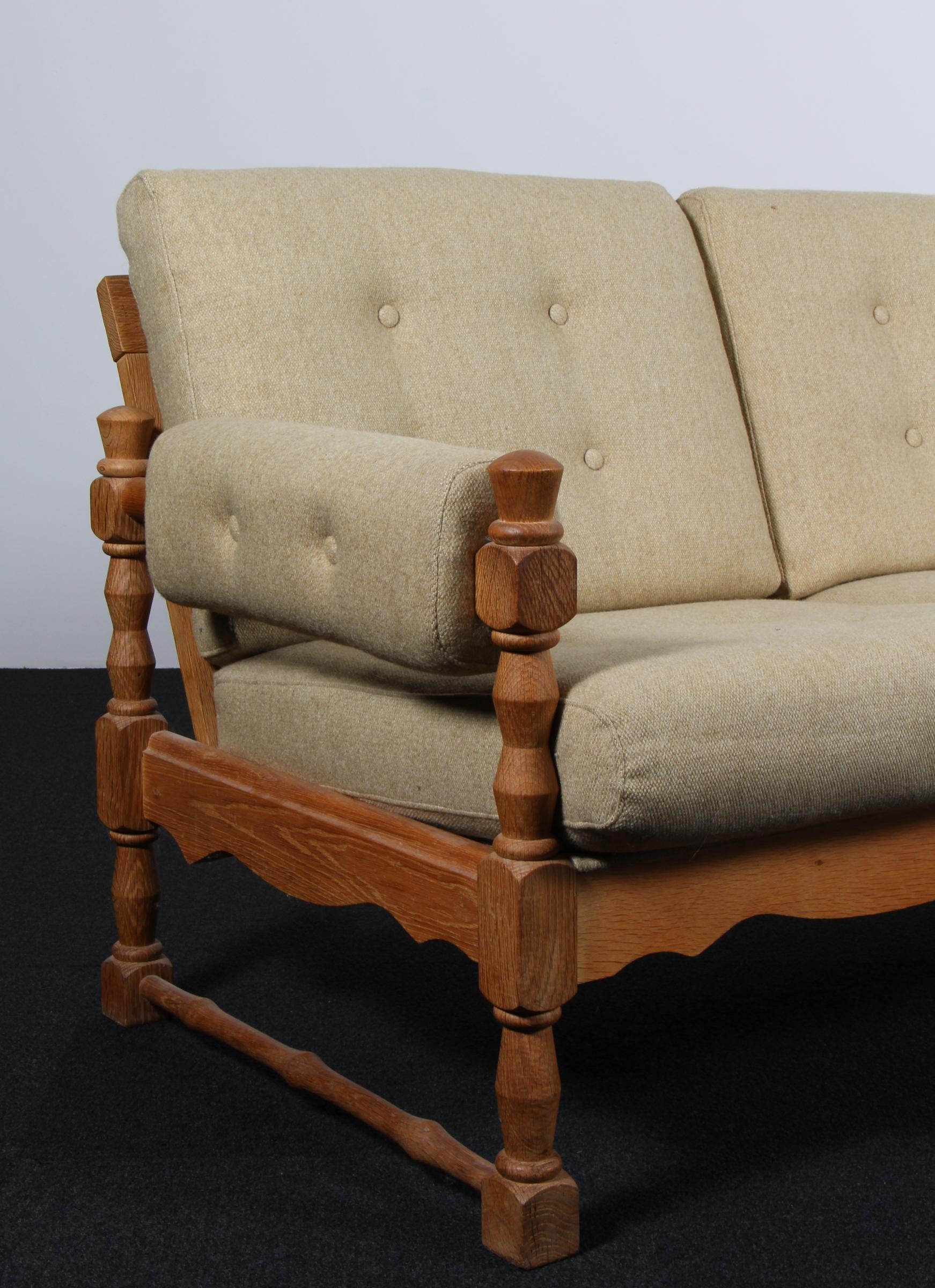 Dreisitziges sofa by Henning Kjærnulf im Zustand „Gut“ im Angebot in Esbjerg, DK