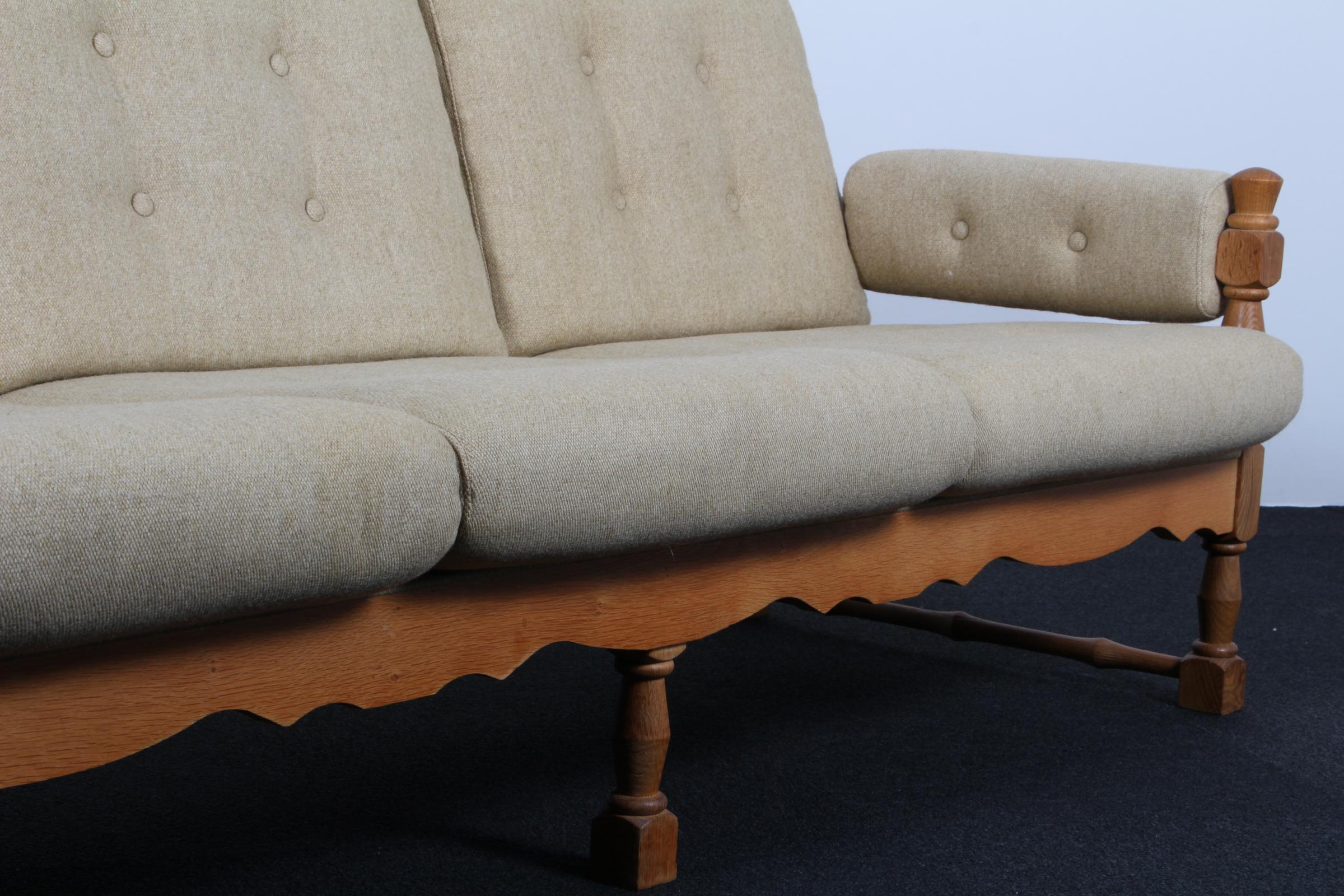 Dreisitziges sofa by Henning Kjærnulf (Ende des 20. Jahrhunderts) im Angebot