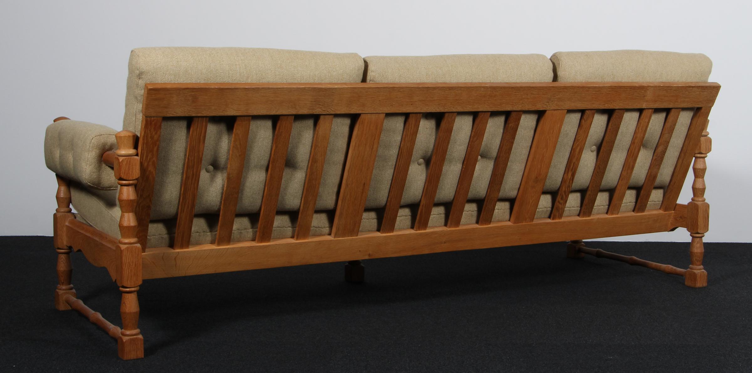 Dreisitziges sofa by Henning Kjærnulf (Leder) im Angebot