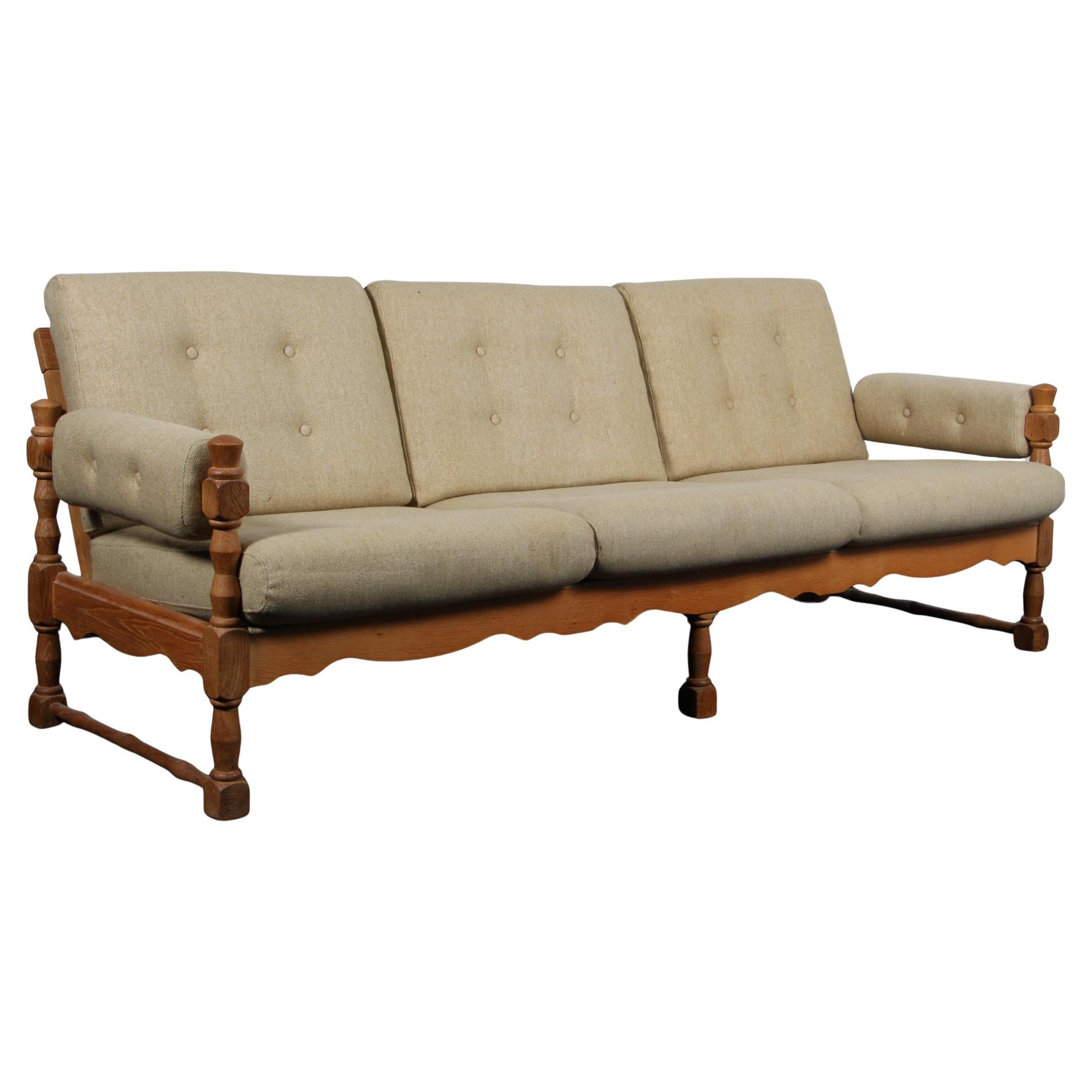 Dreisitziges sofa by Henning Kjærnulf im Angebot