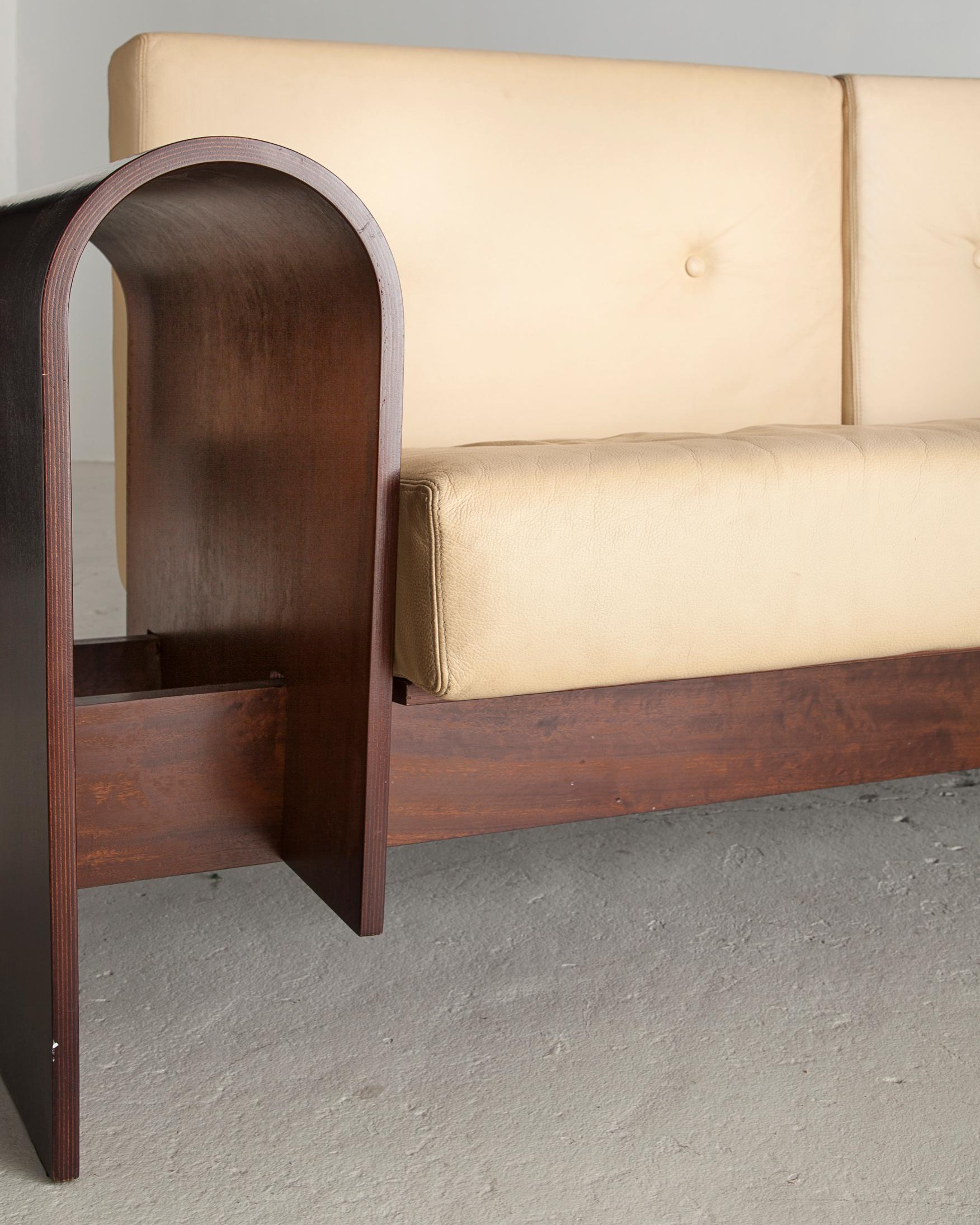Late 20th Century Three-seat sofa by Oscar Niemeyer For Sale