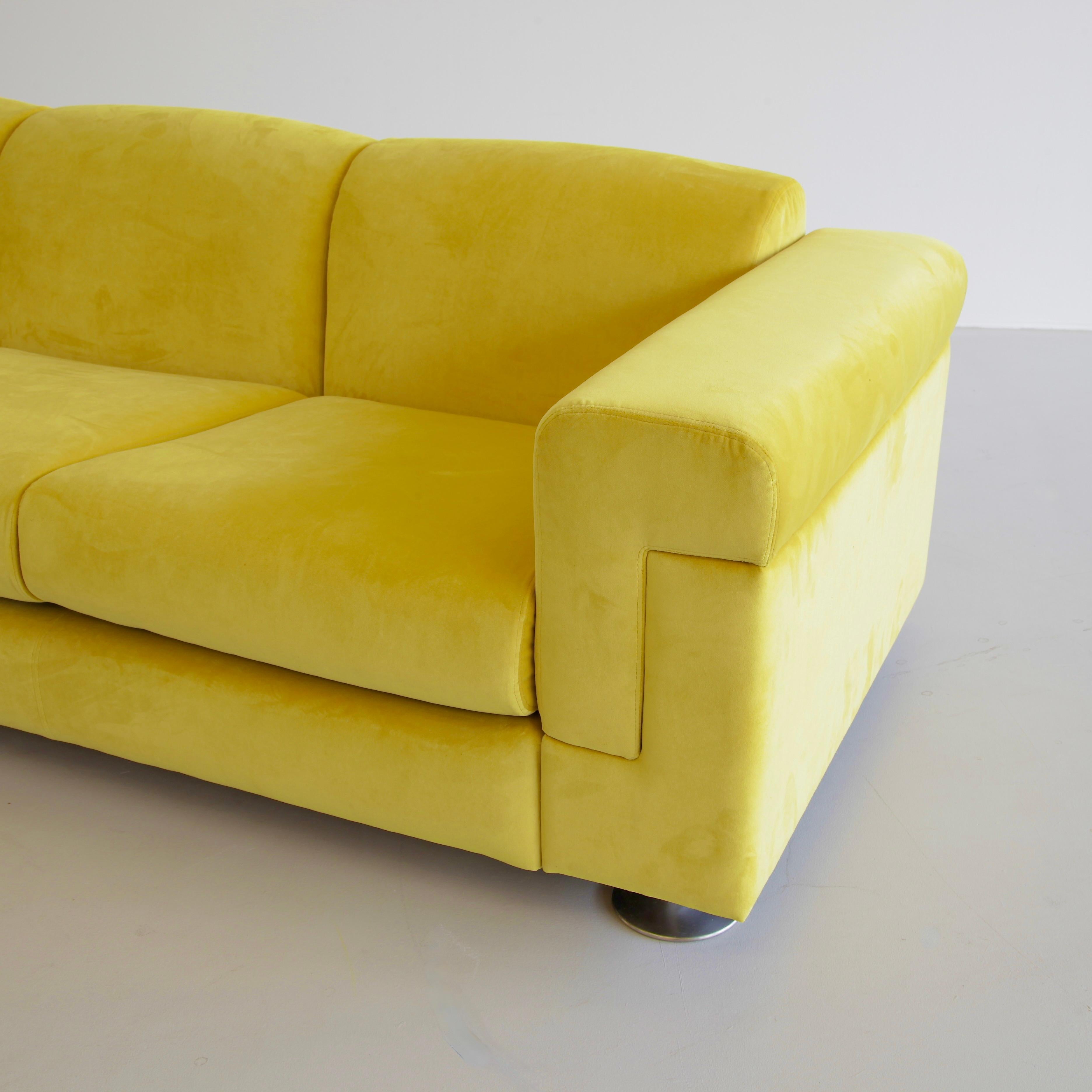 Modern Three Seat Sofa D120 by Valeria Borsani and Alfredo Bonetti, Tecno 1966