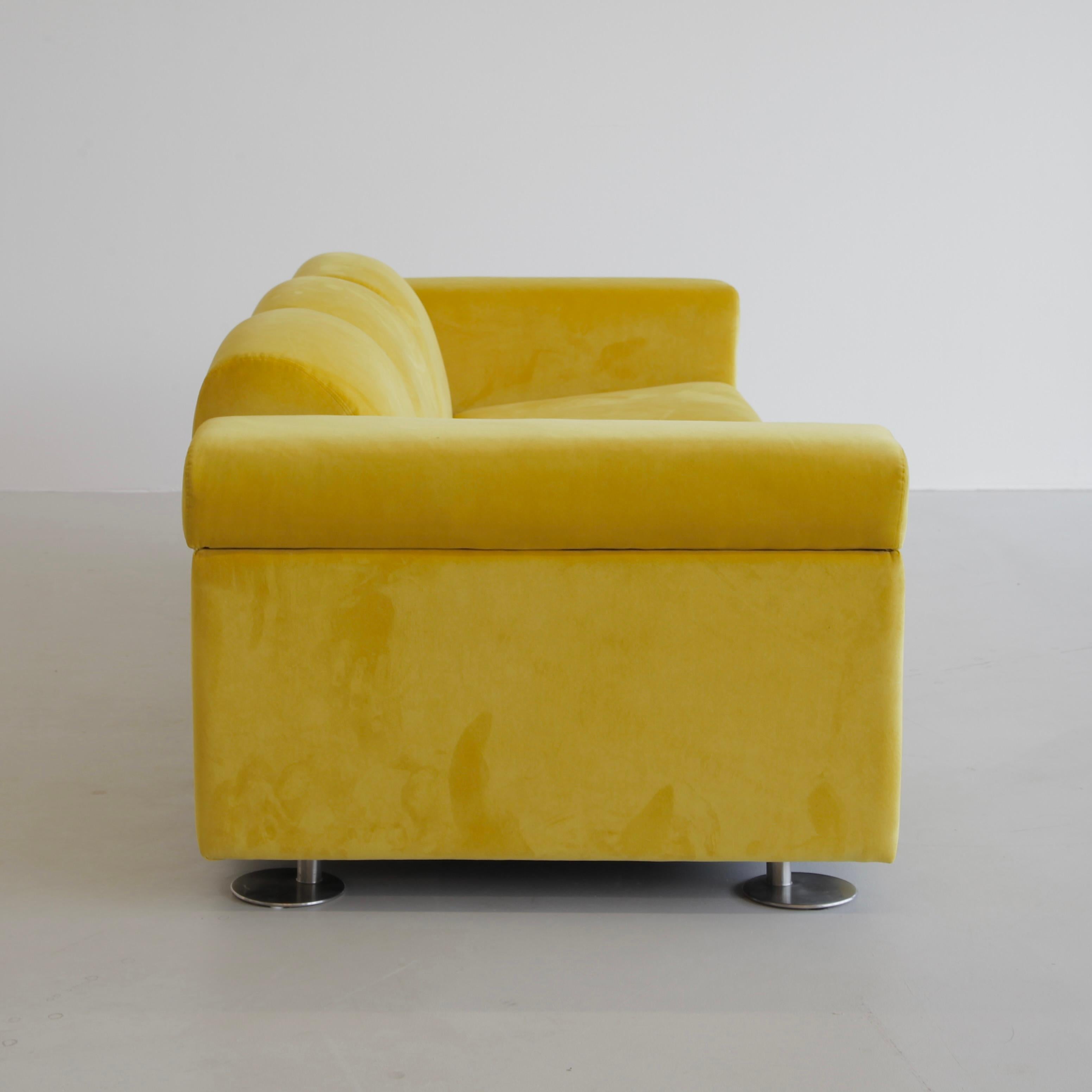 Three Seat Sofa D120 by Valeria Borsani and Alfredo Bonetti, Tecno 1966 In Good Condition In Berlin, Berlin