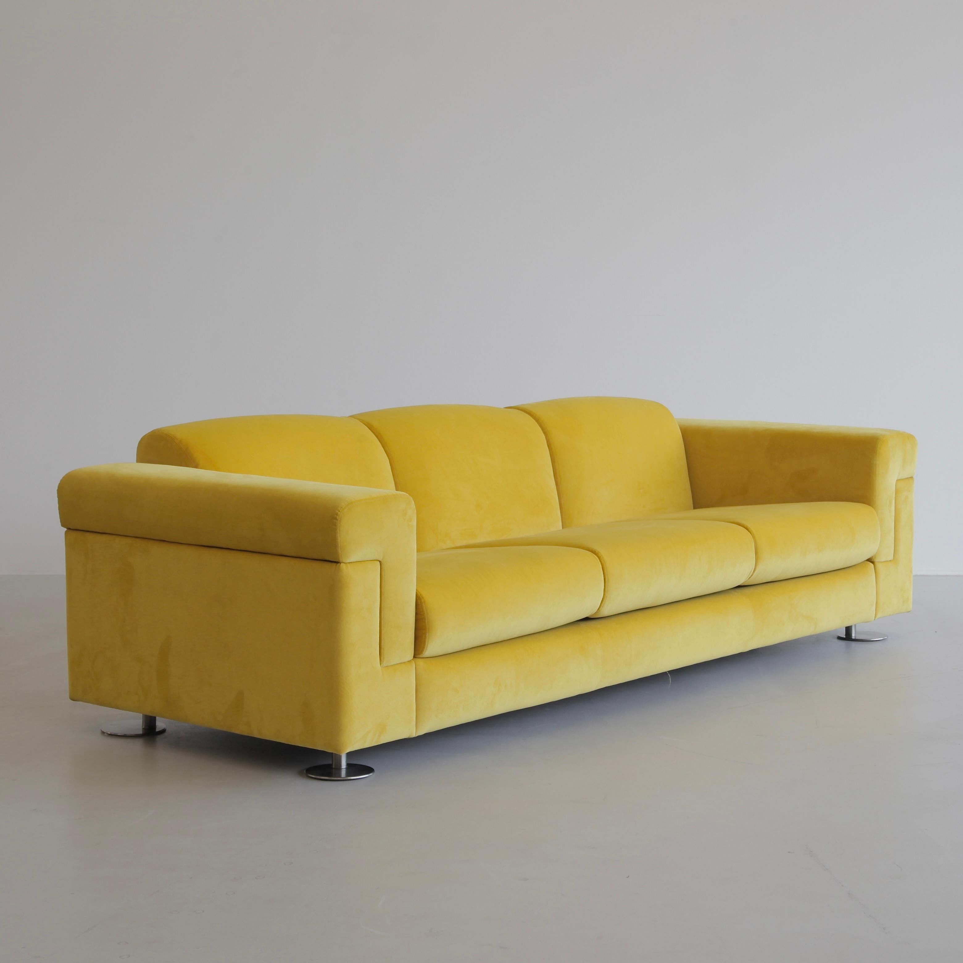 Three Seat Sofa D120 by Valeria Borsani and Alfredo Bonetti, Tecno 1966 2