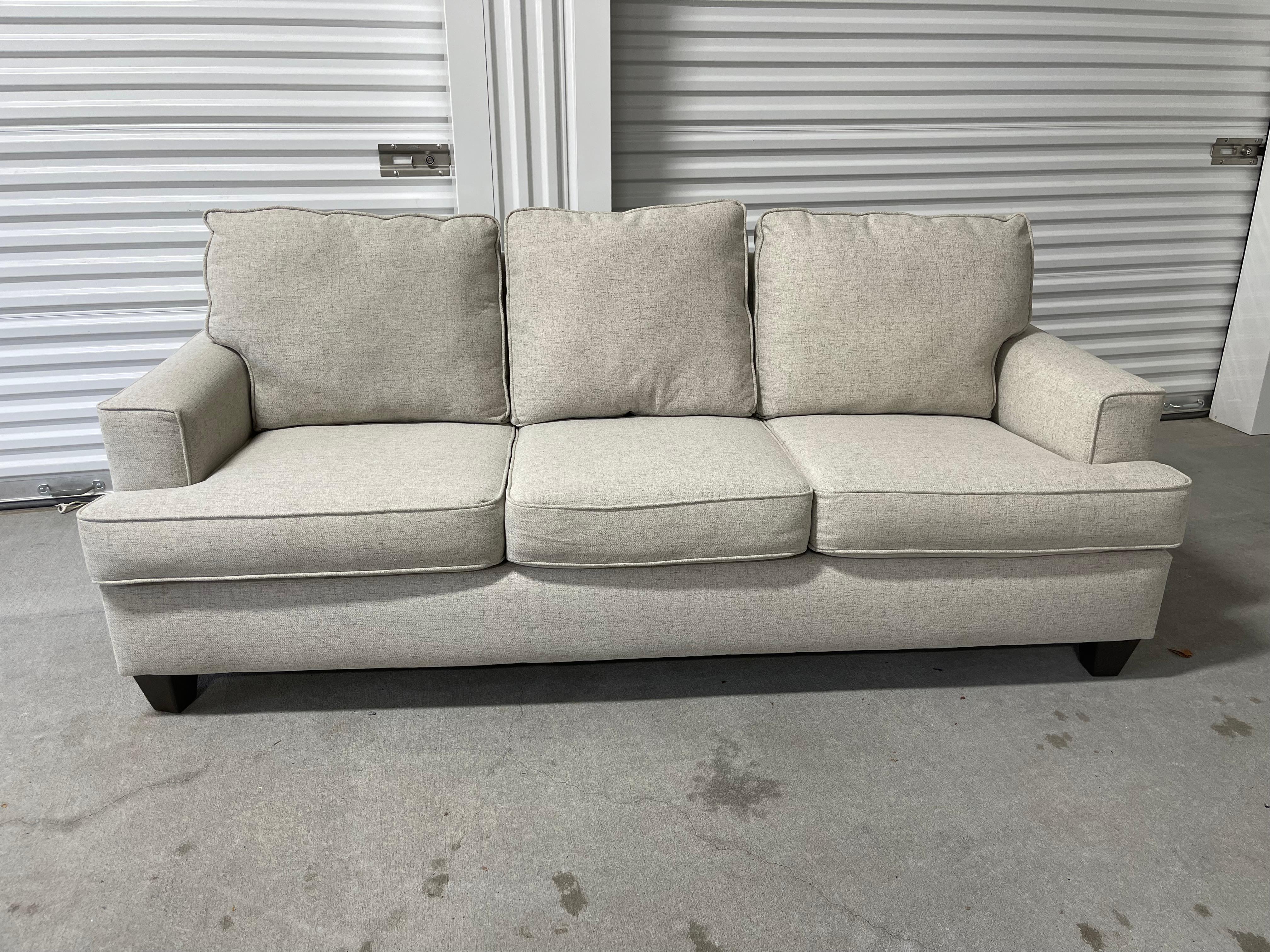 Nord-américain Canapé trois places en tissu tweed gris, 21e siècle en vente