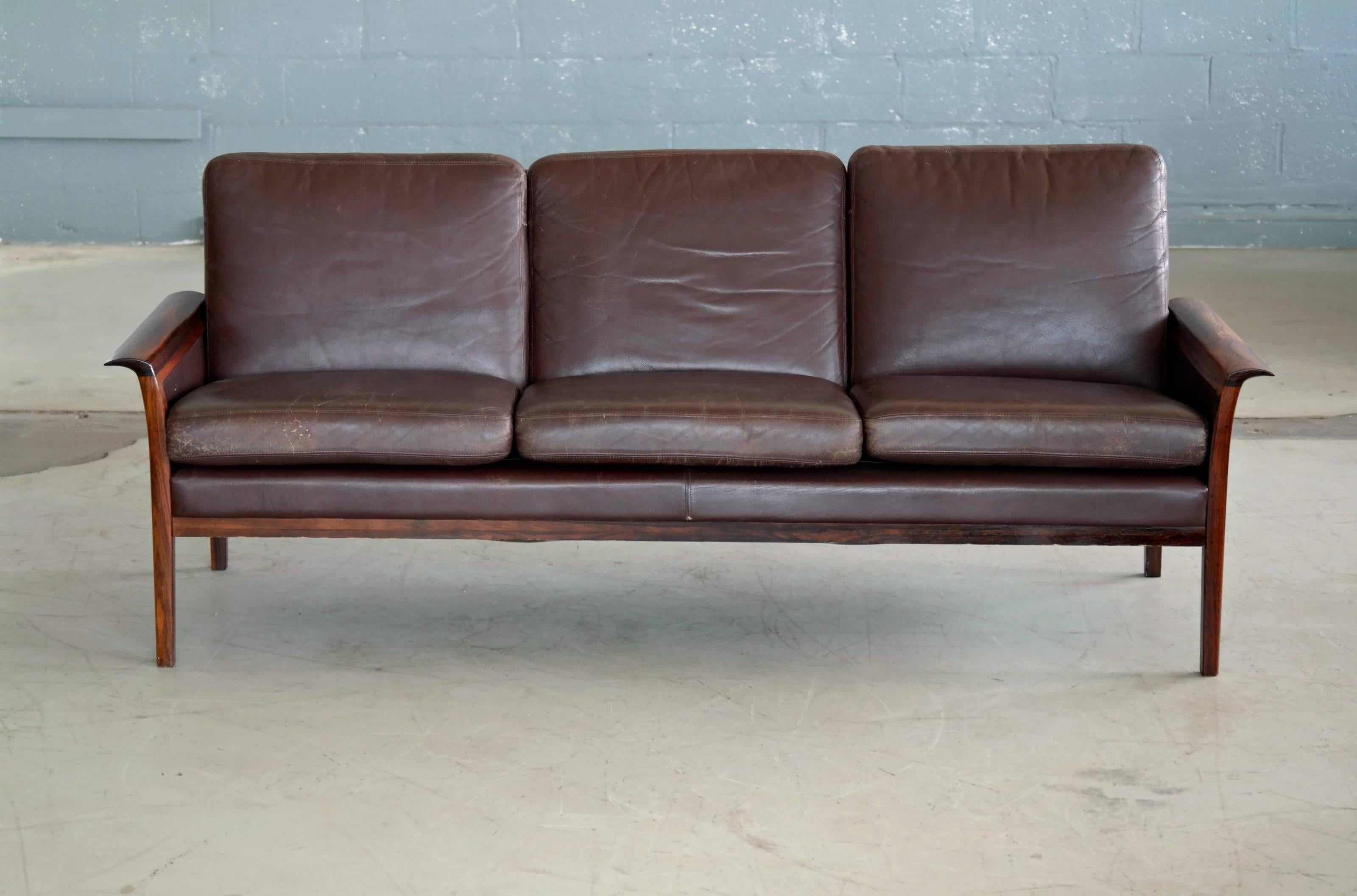 Scandinavian Modern Three-Seat Sofa in Cordovan Leather and Rosewood by Hans Olsen for Vatne, Norway