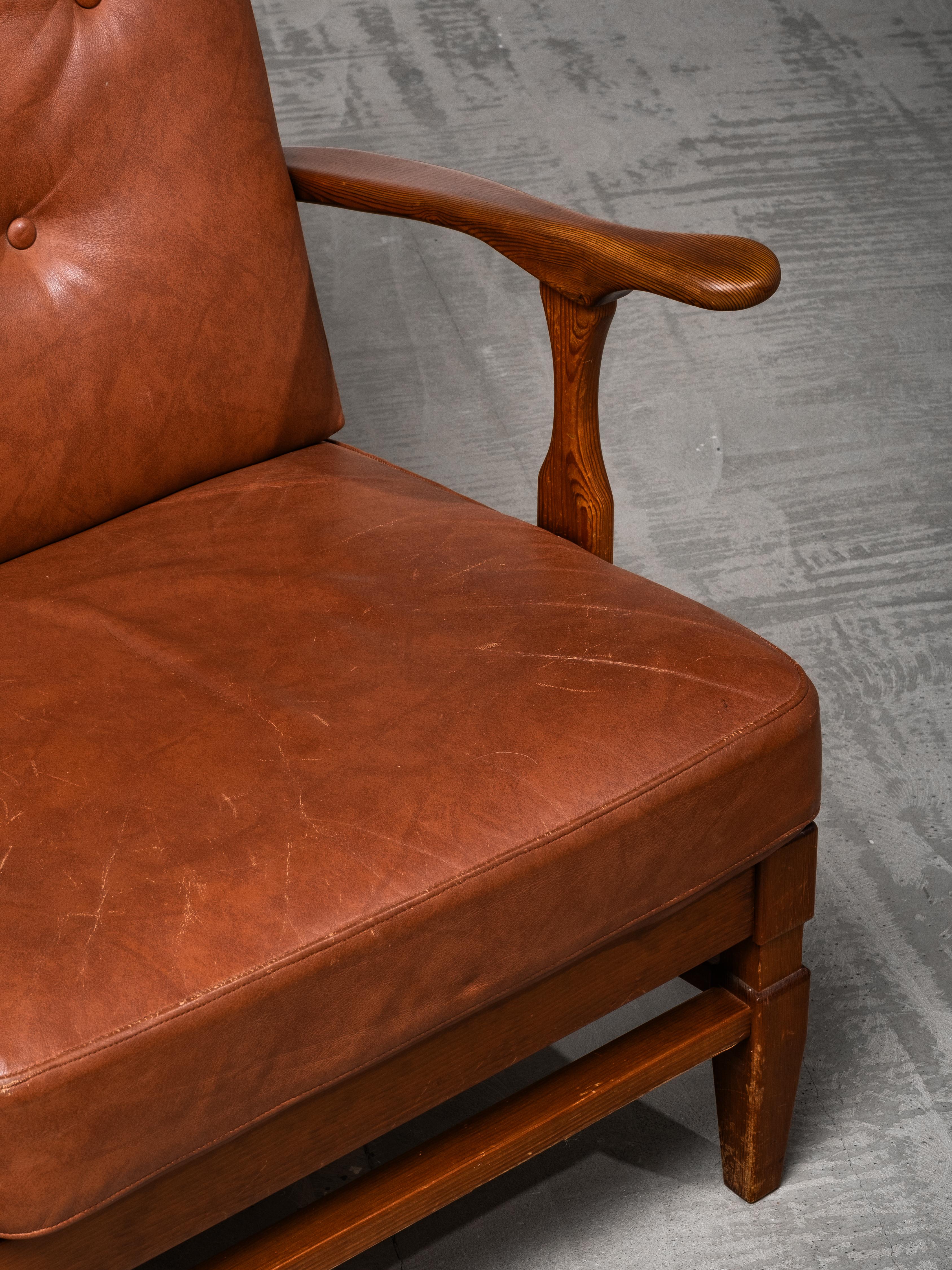 Three-Seat Sofa in Pine and Cognac Leather by Göperts Möbler, Sweden, 1940s In Good Condition For Sale In Karis, Nyland