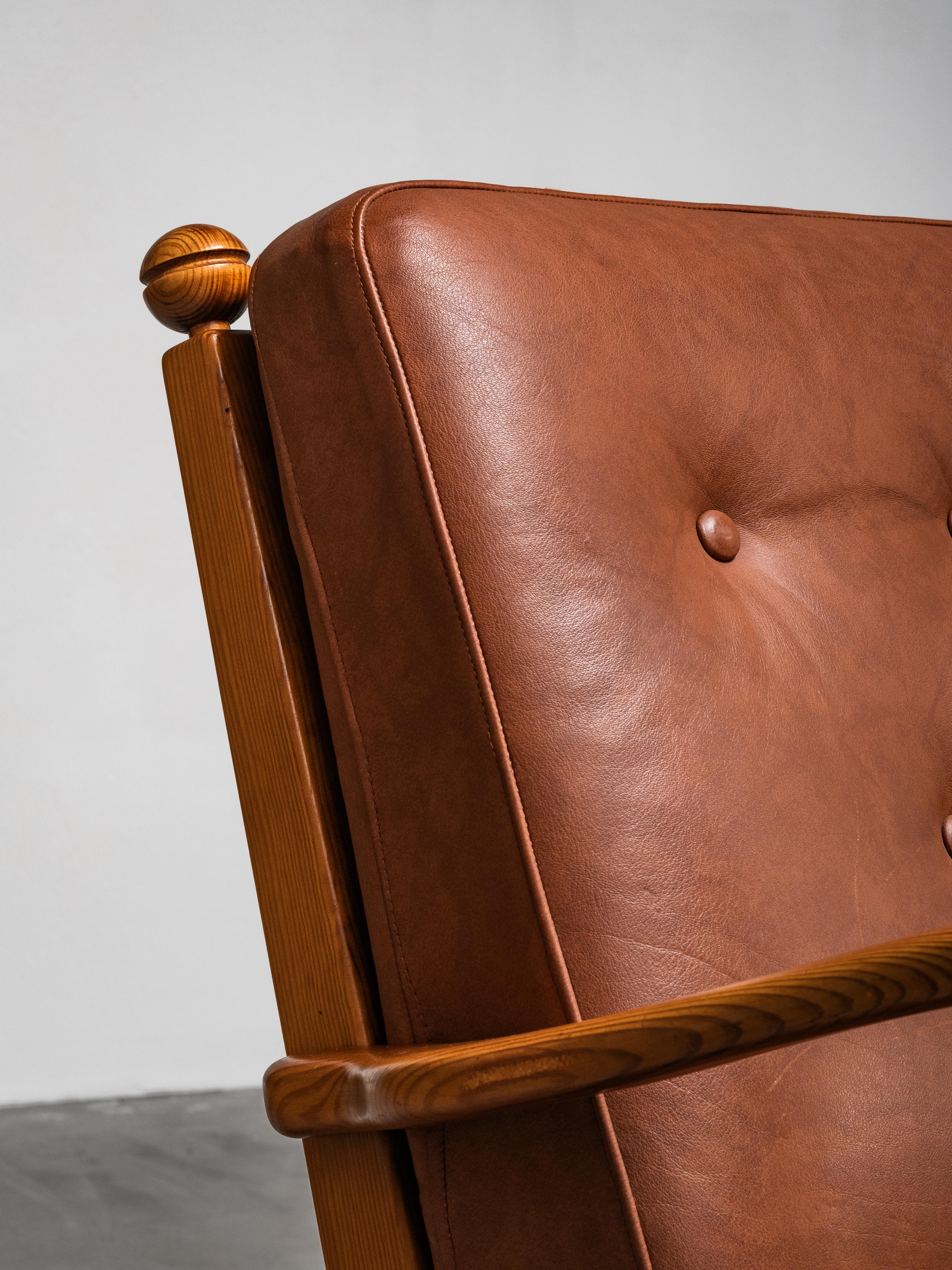Three-Seat Sofa in Pine and Cognac Leather by Göperts Möbler, Sweden, 1940s For Sale 3