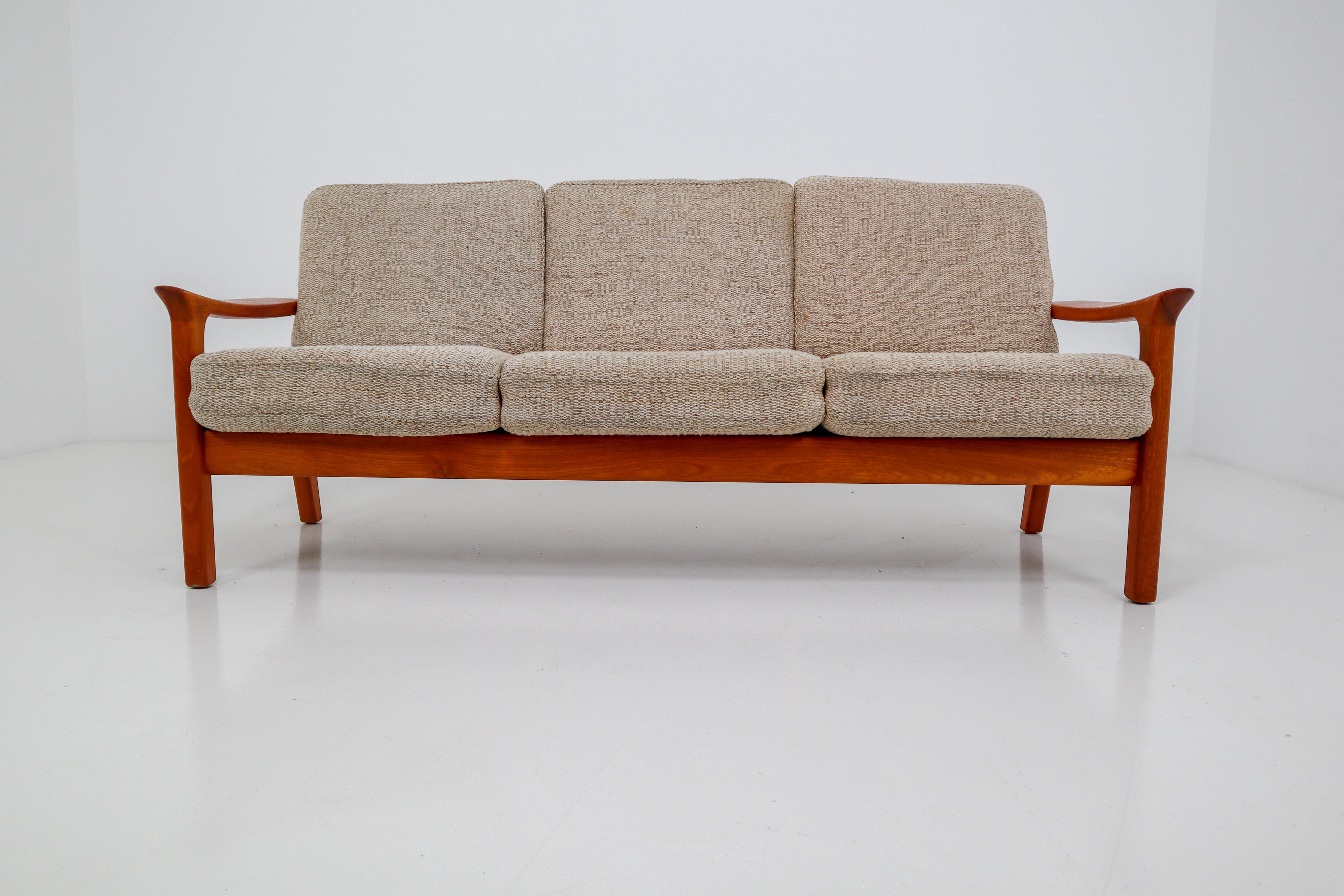 Three-Seat Sofa in Teak by Juul Kristensen and Glostrup Furniture, 1960s In Excellent Condition In Almelo, NL