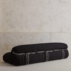 Divano a tre posti Soriana di Afra & Tobia Scarpa per Cassina in ciniglia nera F