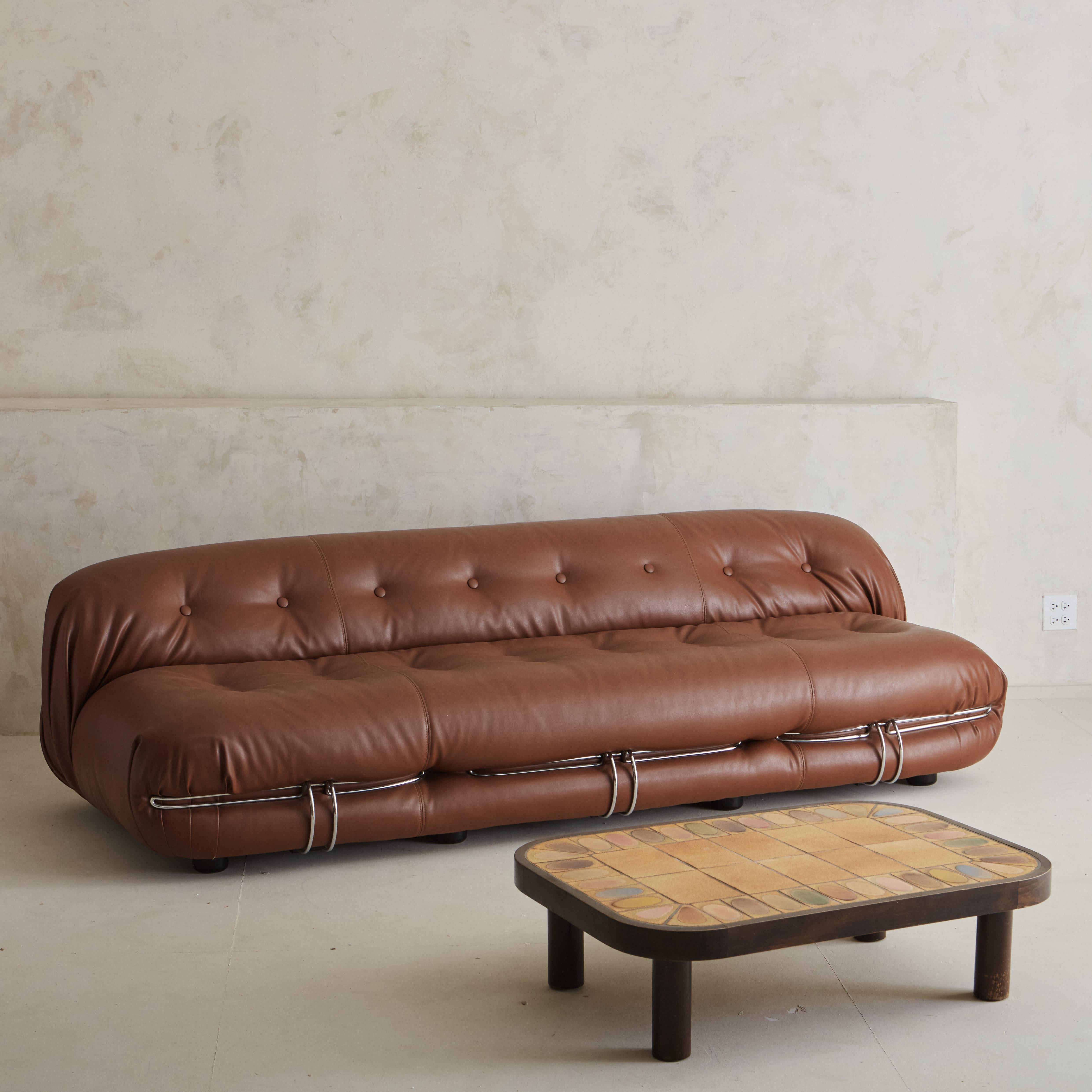 An iconic three-seat Soriana sofa by the Italian design couple Afra & Tobia Scarpa in a Cognac vinyl. This is the largest style available in the ‘Soriana’ series.