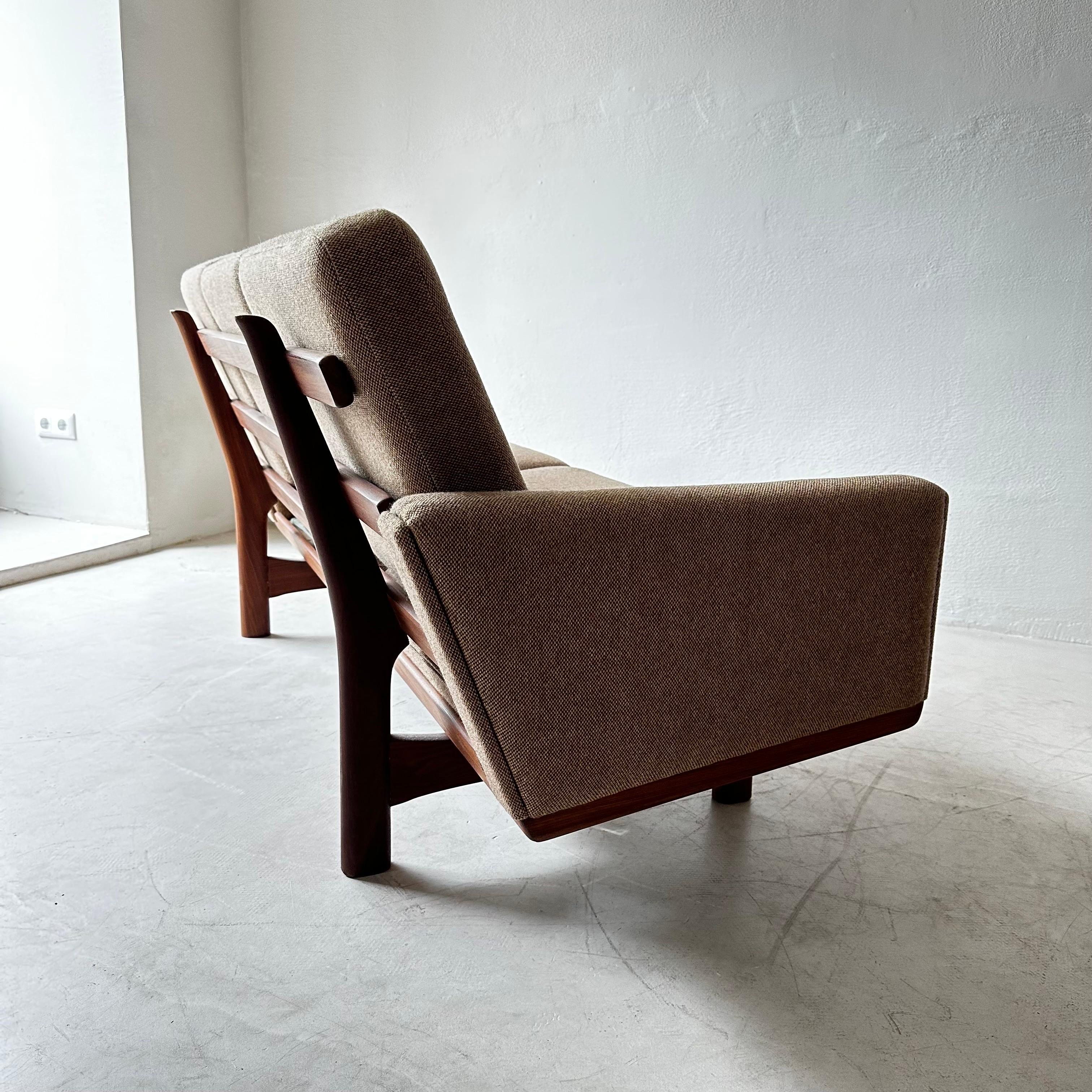 Three-Seat Teak-Framed Sofa, Model GE-236, by Hans Wegner for GETAMA For Sale 5