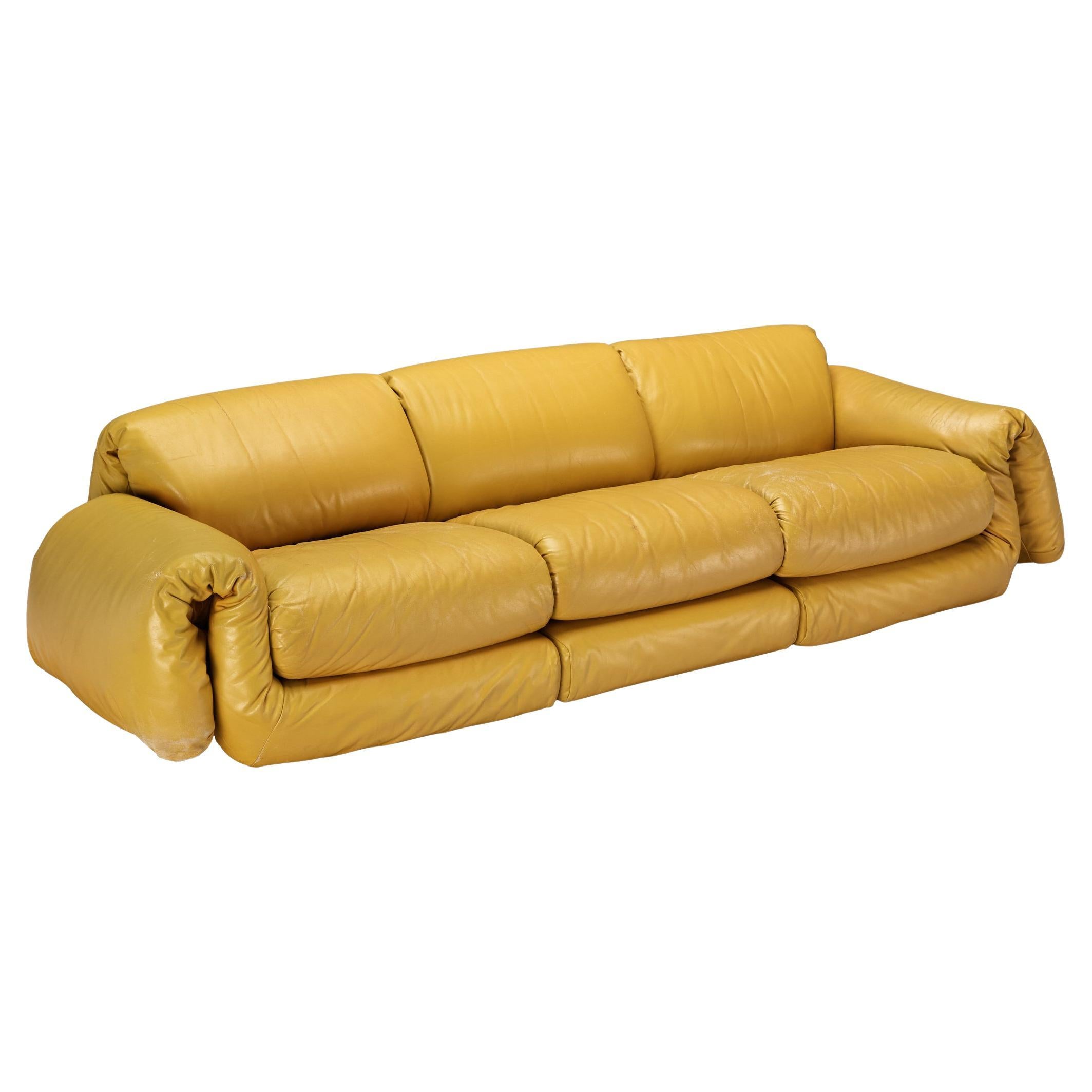 Dreisitziges, üppiges Sofa aus gelbem Leder 