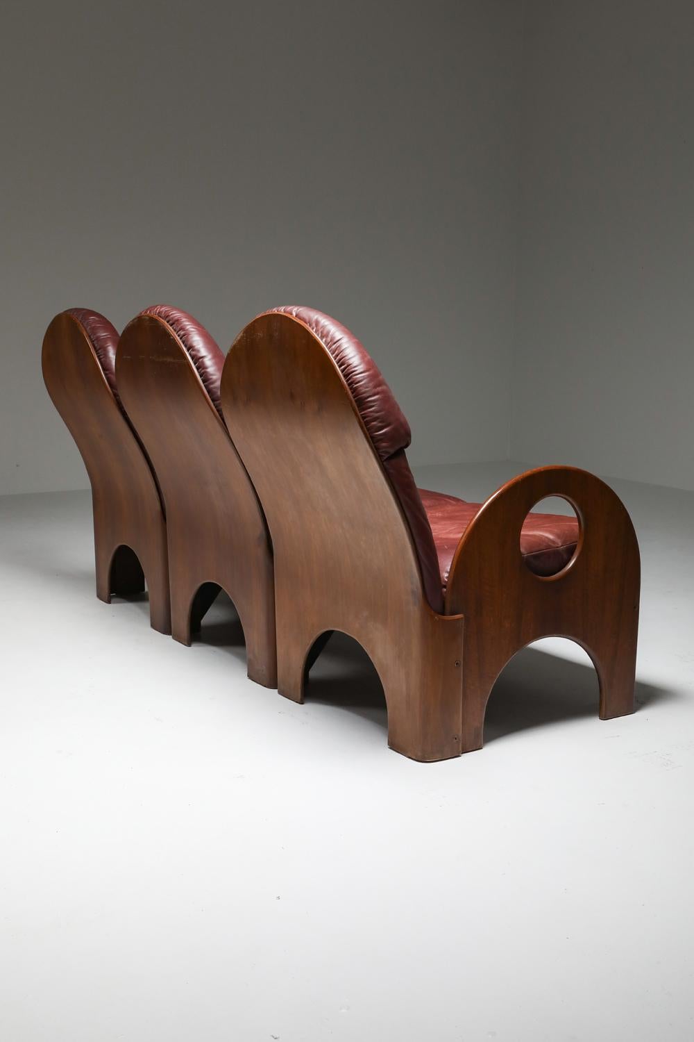 Three-Seater 'Arcata' by Gae Aulenti, Walnut and Burgundy Leather, 1968 6